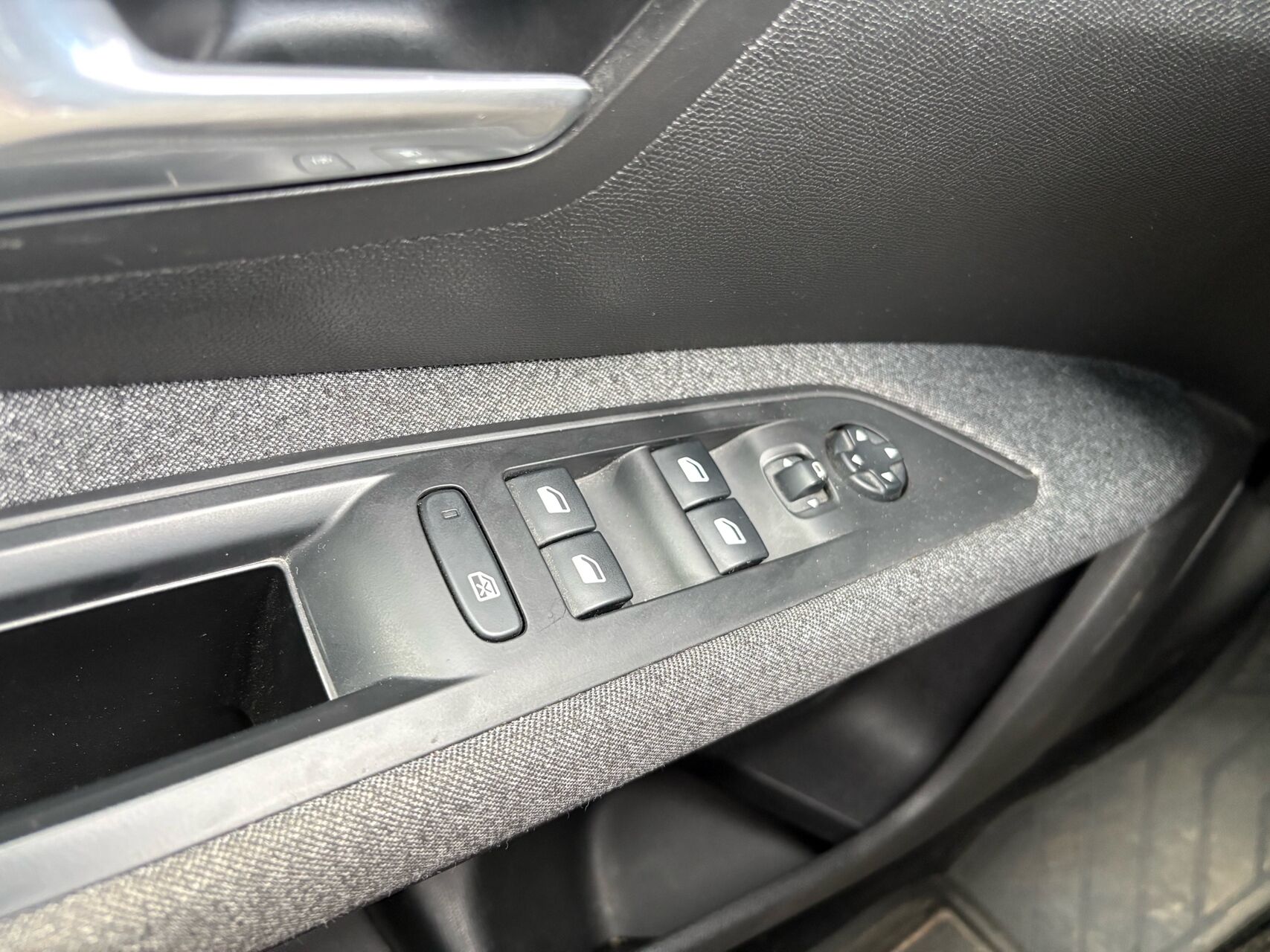 Billede af Peugeot 5008 1,2 e-THP Strike 130HK 5d