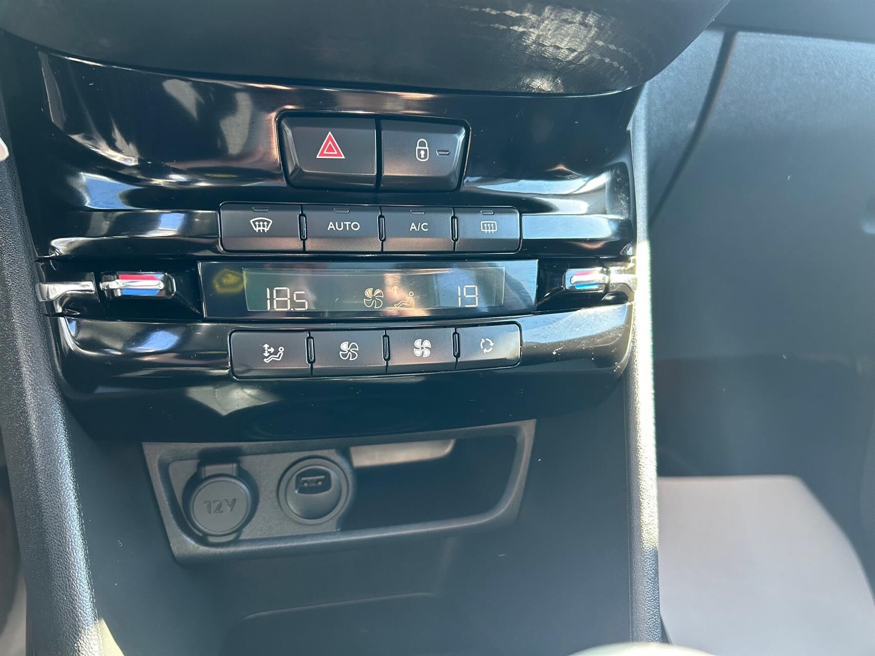 Billede af Peugeot 2008 1,2 PureTech Prestige 130HK 5d 6g