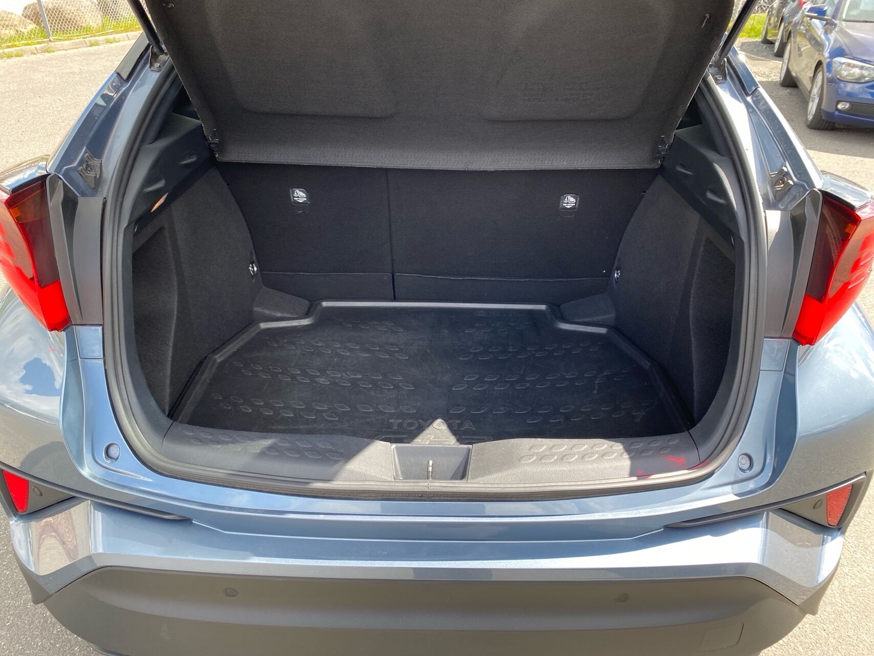 Billede af Toyota C-HR 1,8 Hybrid C-LUB Premium Multidrive S 122HK 5d Aut.