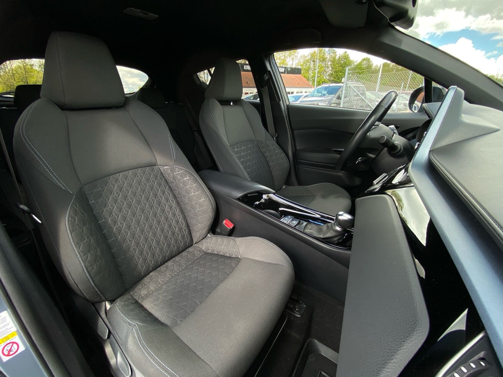 Billede af Toyota C-HR 1,8 Hybrid C-LUB Premium Multidrive S 122HK 5d Aut.