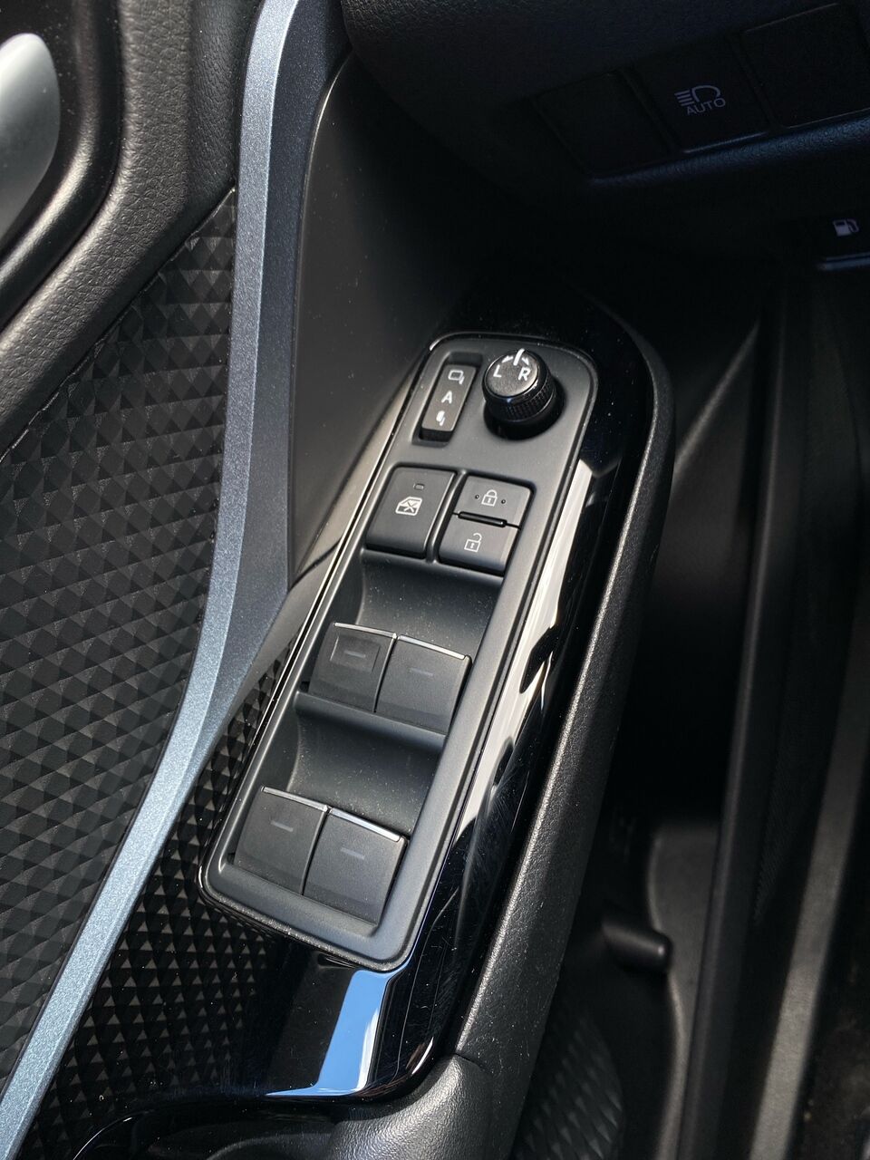 Billede af Toyota C-HR 1,8 Hybrid C-LUB Premium Multidrive S 122HK 5d Aut.
