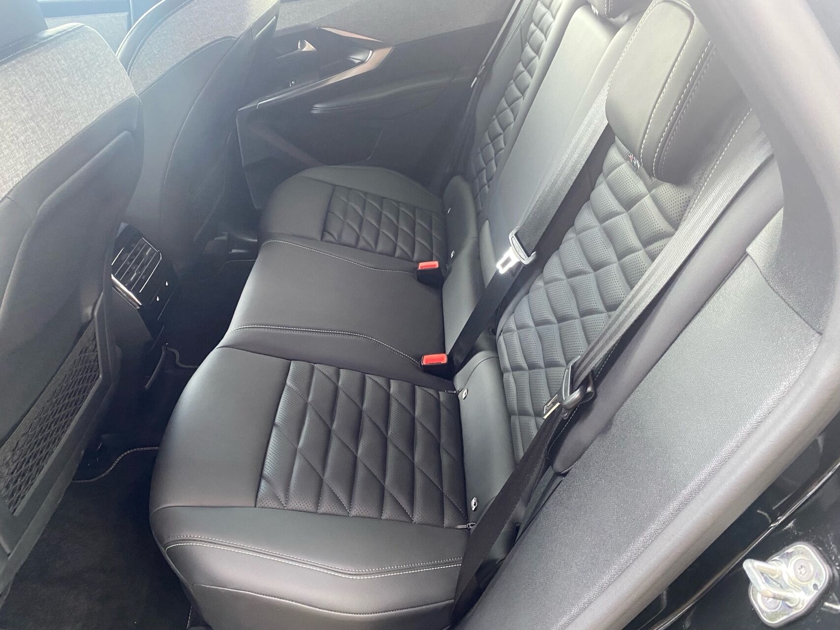 Billede af Peugeot e-3008 EL GT Pack 210HK 5d Aut.