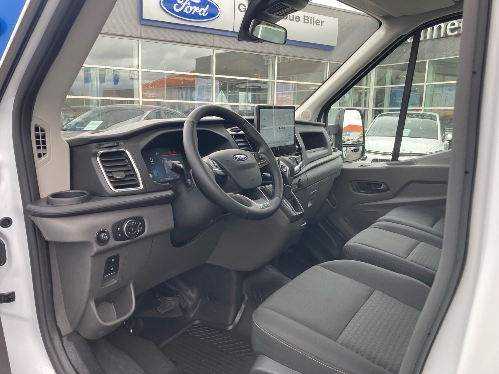 Billede af Ford Transit 350 L3H1 2,0 TDCI HDT Trend RWD 165HK Ladv./Chas. 10g Aut.