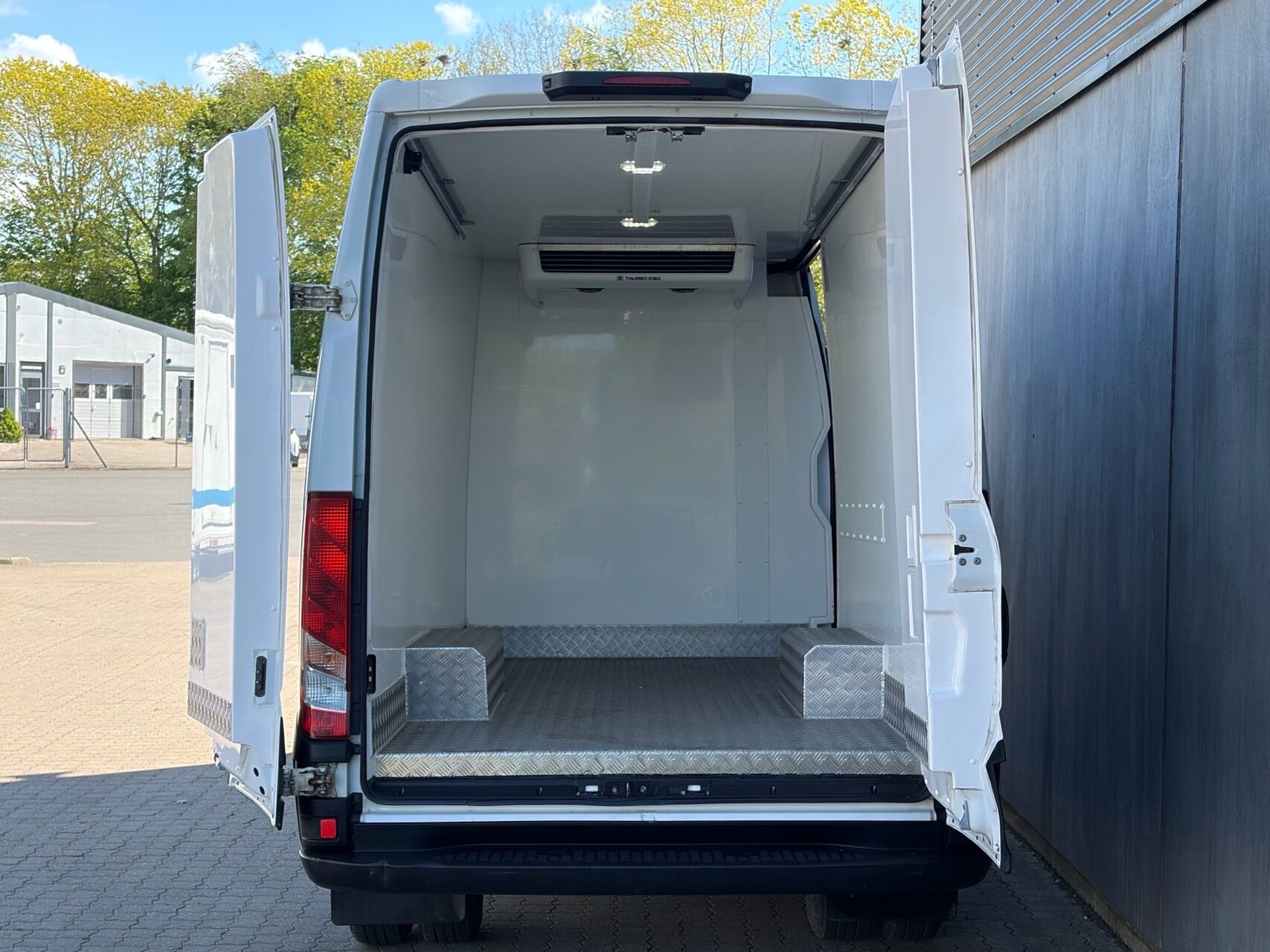 Billede af Iveco Daily 35C18 12m3 3,0 D 180HK Van 8g Aut.