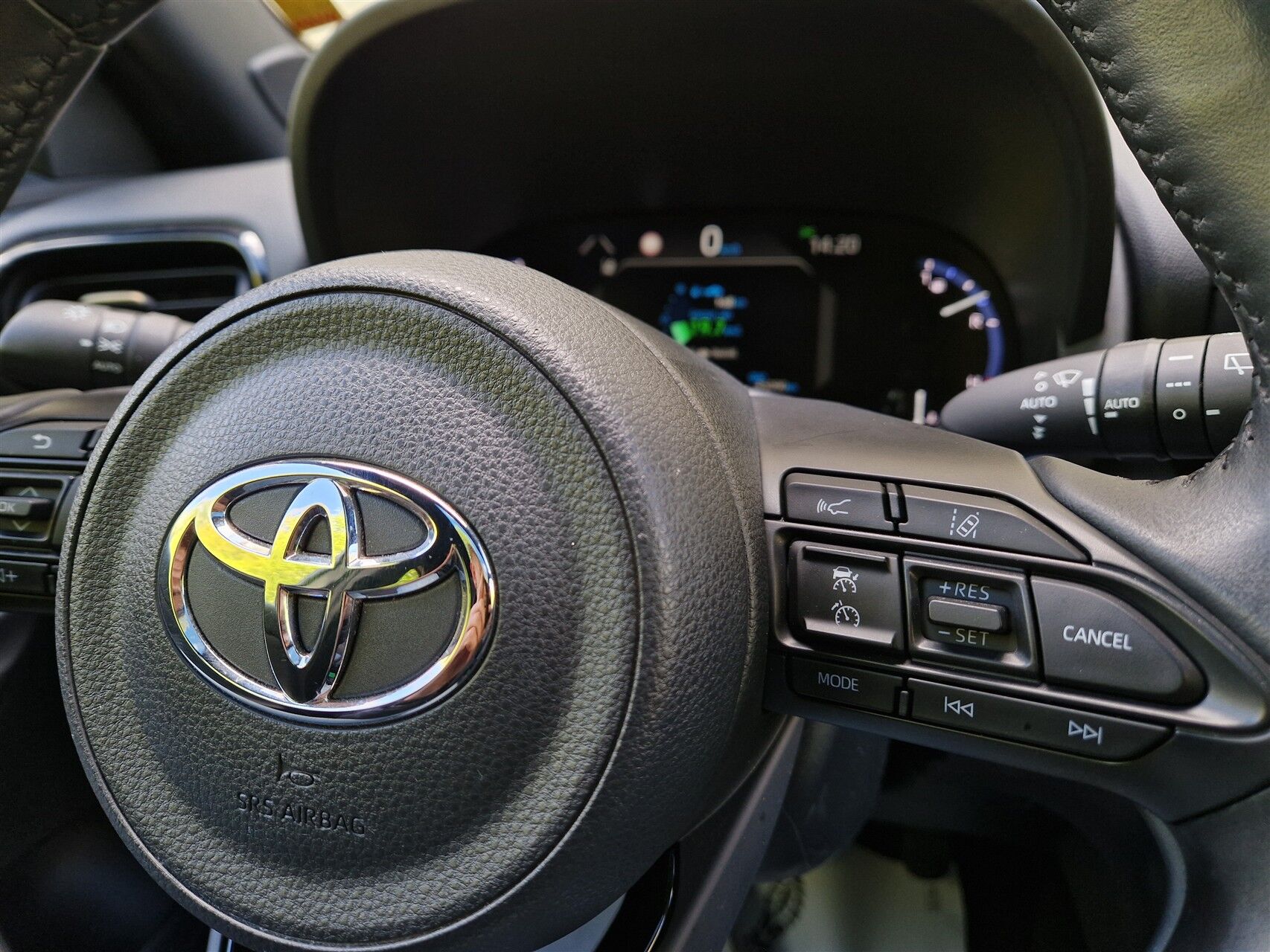 Billede af Toyota Yaris Cross 1,5 Hybrid Adventure Technology Plus 116HK 5d Trinl. Gear