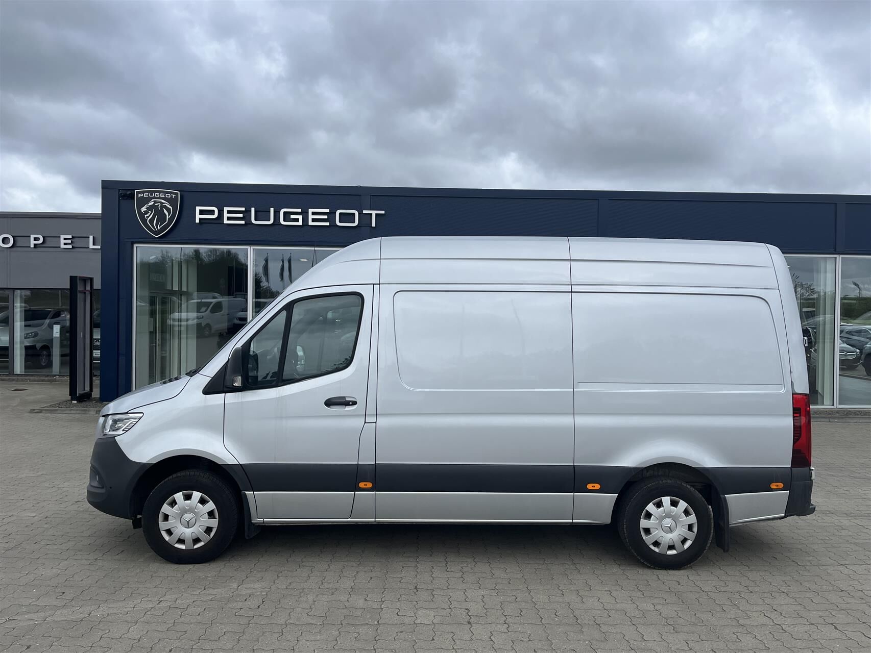 Billede af Mercedes-Benz Sprinter 319 3,0 CDI A2 H2 RWD 7G-Tronic 190HK Van 7g Aut.