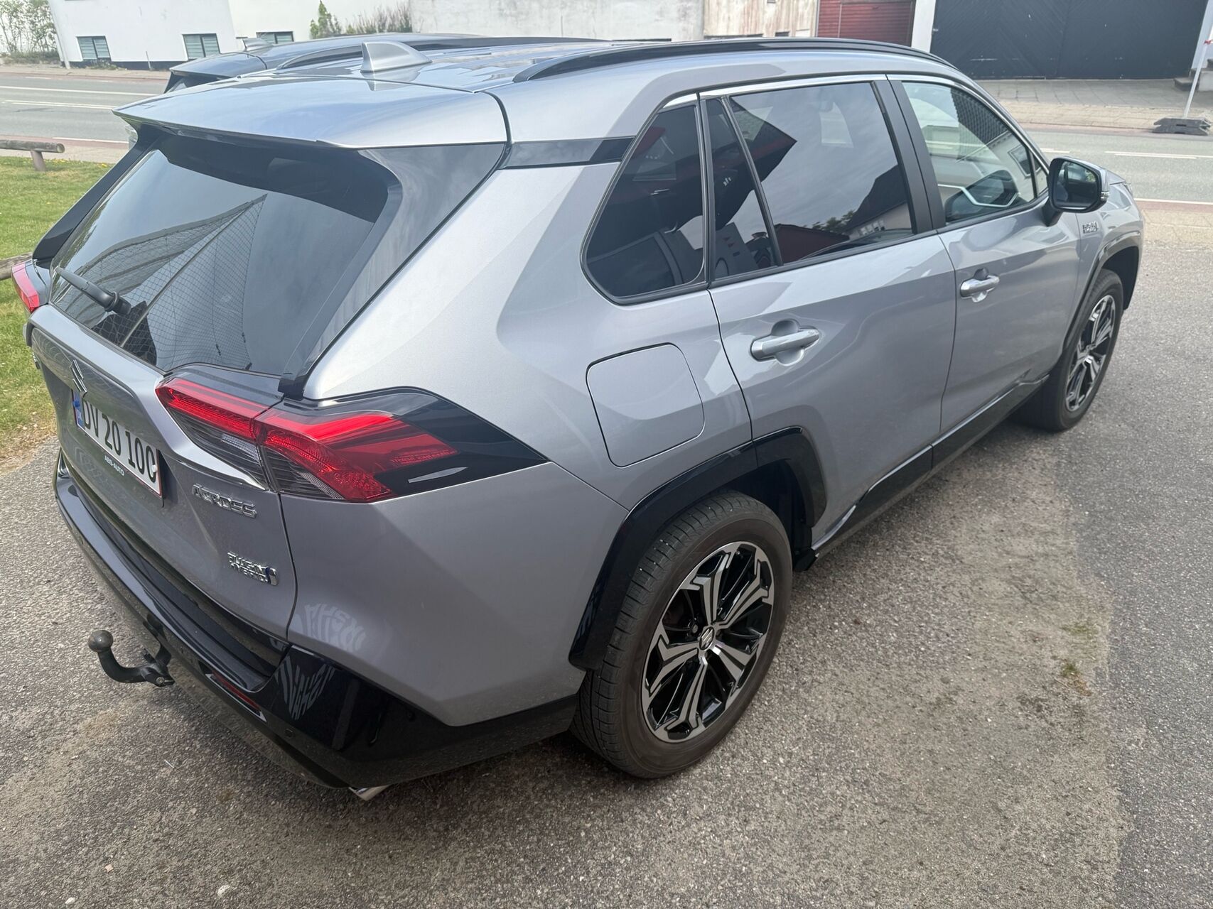 Billede af Suzuki Across 2,5 Plugin-hybrid Adventure E-CVT 306HK 5d Trinl. Gear