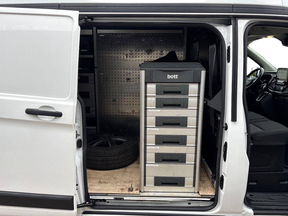 Billede af Ford Transit Custom 340 L2H2 2,0 TDCi Trend 130HK Van Aut. 