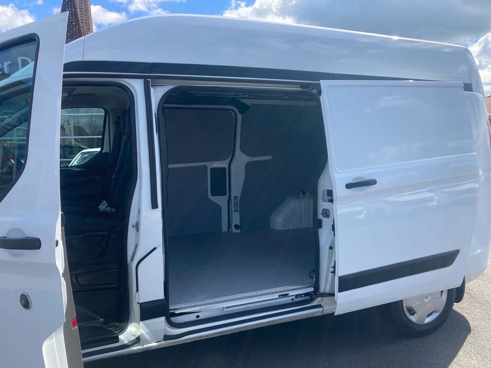 Billede af Ford Transit Custom 340 L2H1 2,0 TDCi Trend 130HK Van 6g Aut.