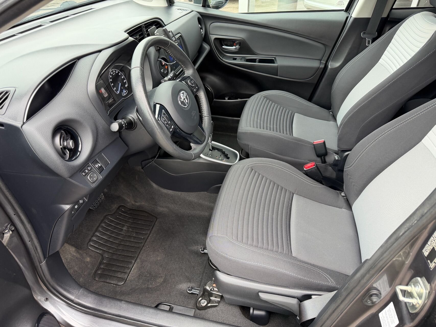 Billede af Toyota Yaris 1,5 VVT-I T2 Limited Multidrive S 111HK 5d 6g Aut.