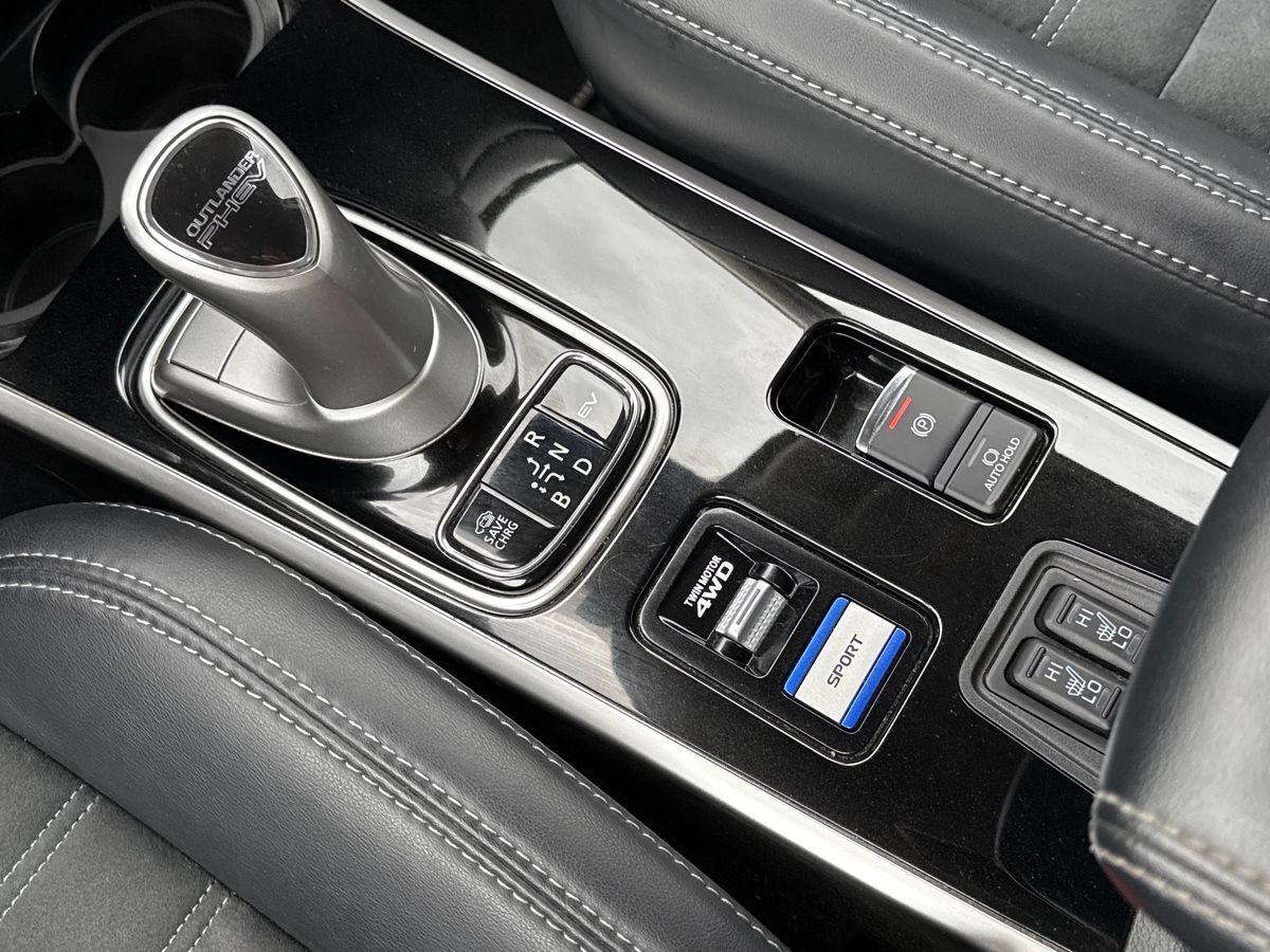 Billede af Mitsubishi Outlander 2,4 PHEV  Plugin-hybrid Intense 4WD 224HK 5d 6g Trinl. Gear