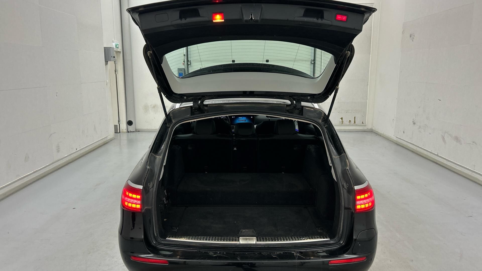 Billede af Mercedes-Benz E300 e T 2,0 Plugin-hybrid Advantage 9G-Tronic 320HK Stc 9g Aut.