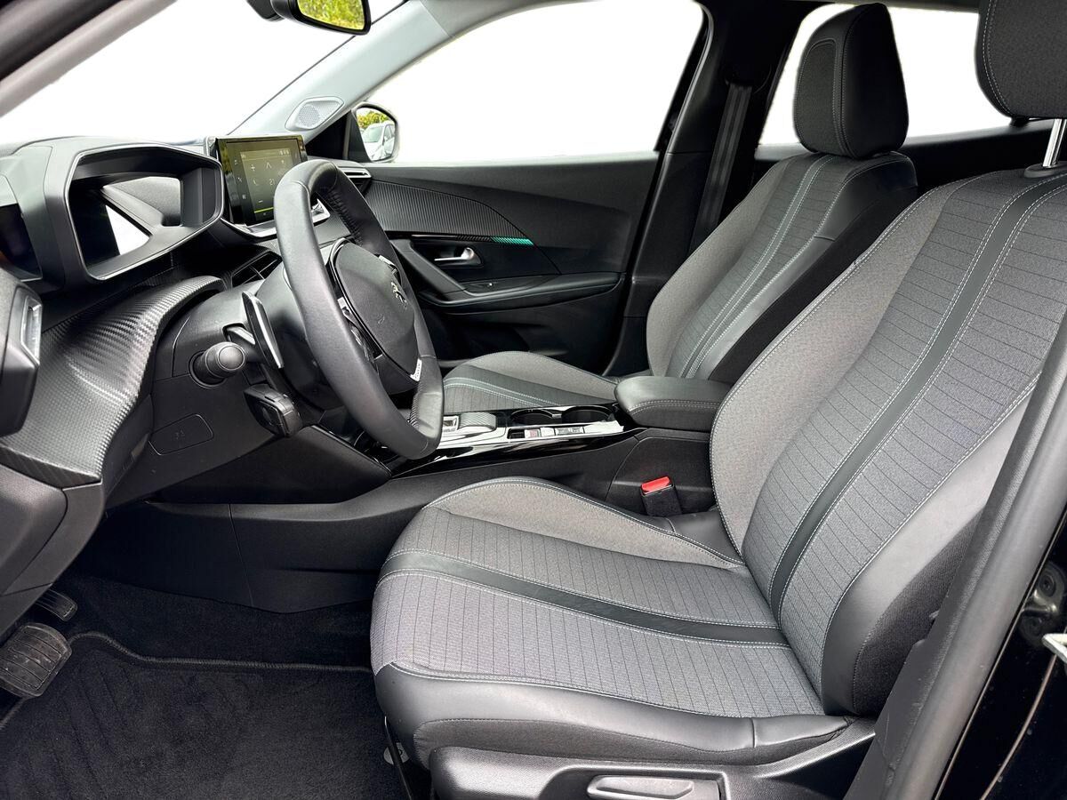 Billede af Peugeot 2008 1,2 PureTech Selection Sport EAT8 130HK 5d 8g Aut.