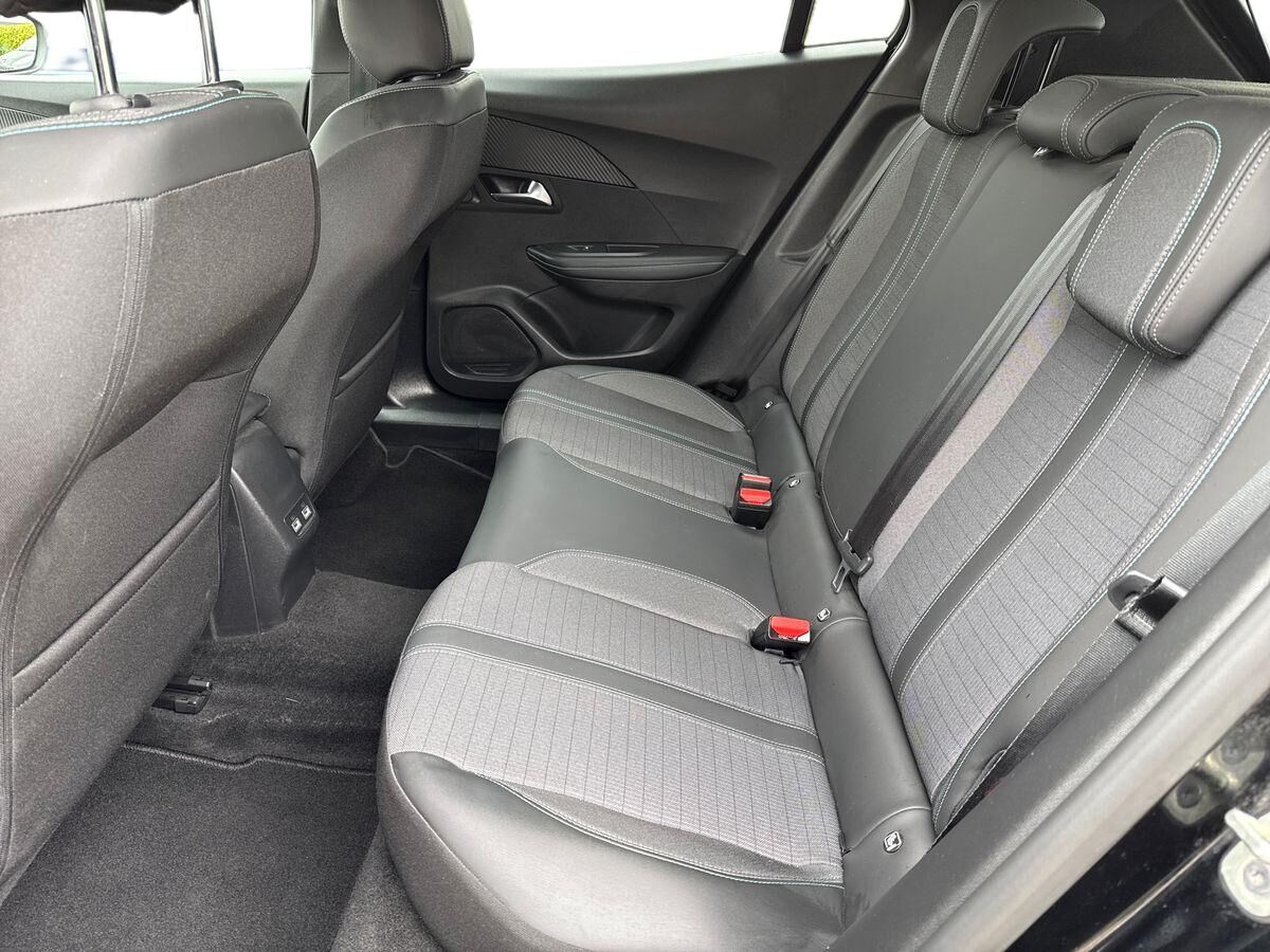 Billede af Peugeot 2008 1,2 PureTech Selection Sport EAT8 130HK 5d 8g Aut.