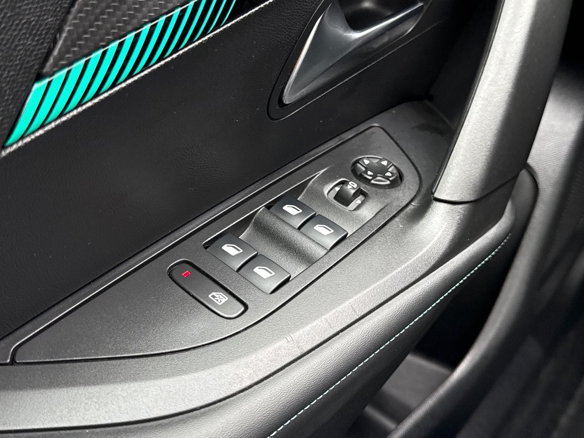 Billede af Peugeot 2008 1,2 PureTech Selection Sport EAT8 130HK 5d 8g Aut.