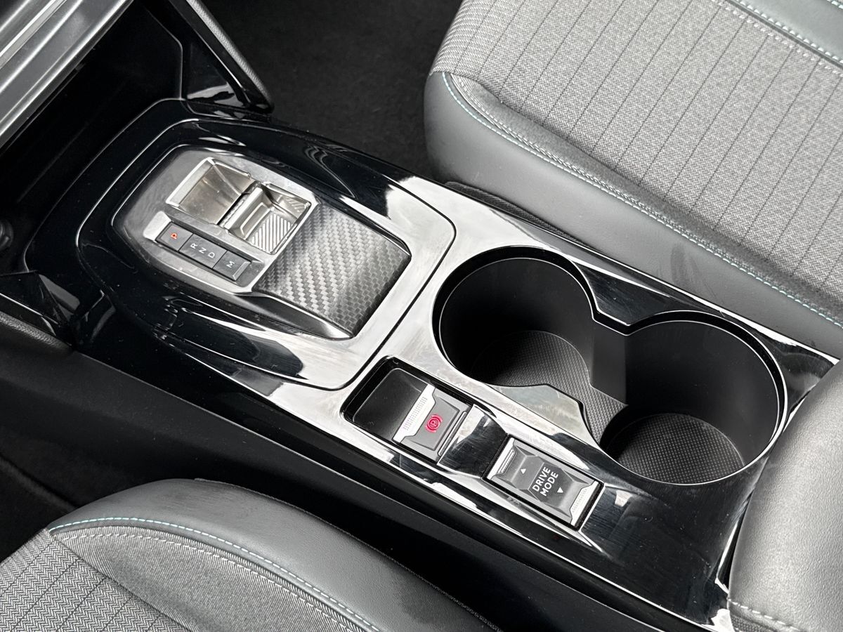 Billede af Peugeot 2008 1,2 PureTech Selection Sport EAT8 130HK 5d 8g Aut.