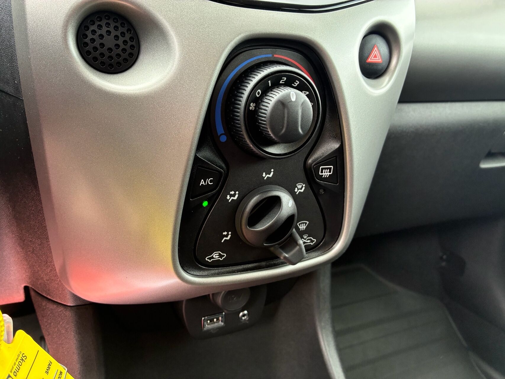 Billede af Citroën C1 1,0 VTi Iconic start/stop 68HK 5d