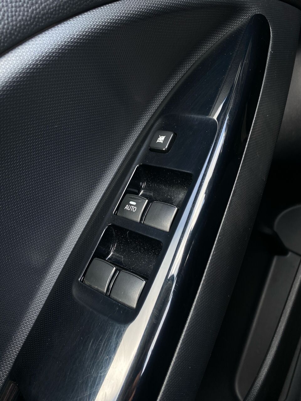 Billede af Mitsubishi Space Star 1,2 Invite+ CVT 80HK 5d Aut.