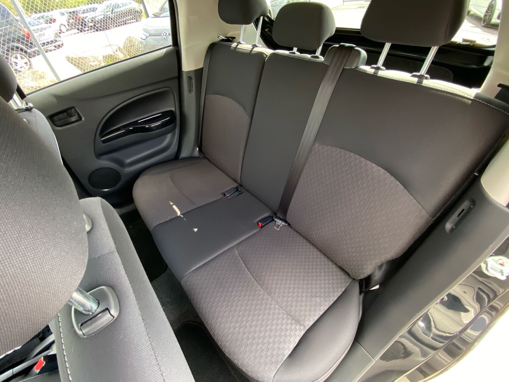 Billede af Mitsubishi Space Star 1,2 Invite+ CVT 80HK 5d Aut.
