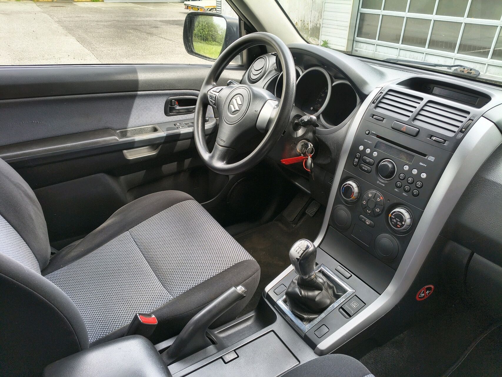 Billede af Suzuki Grand Vitara 1,6 GL 4x4 106HK 3d