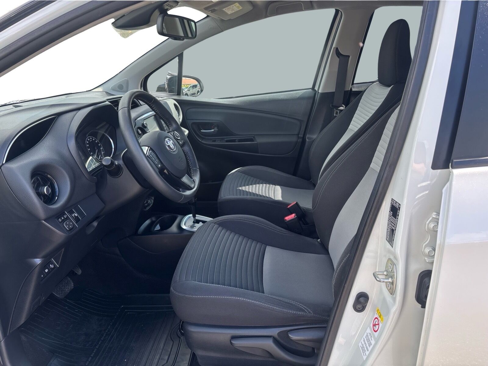 Billede af Toyota Yaris 1,5 Hybrid H3 Premiumpakke E-CVT 100HK 5d Trinl. Gear