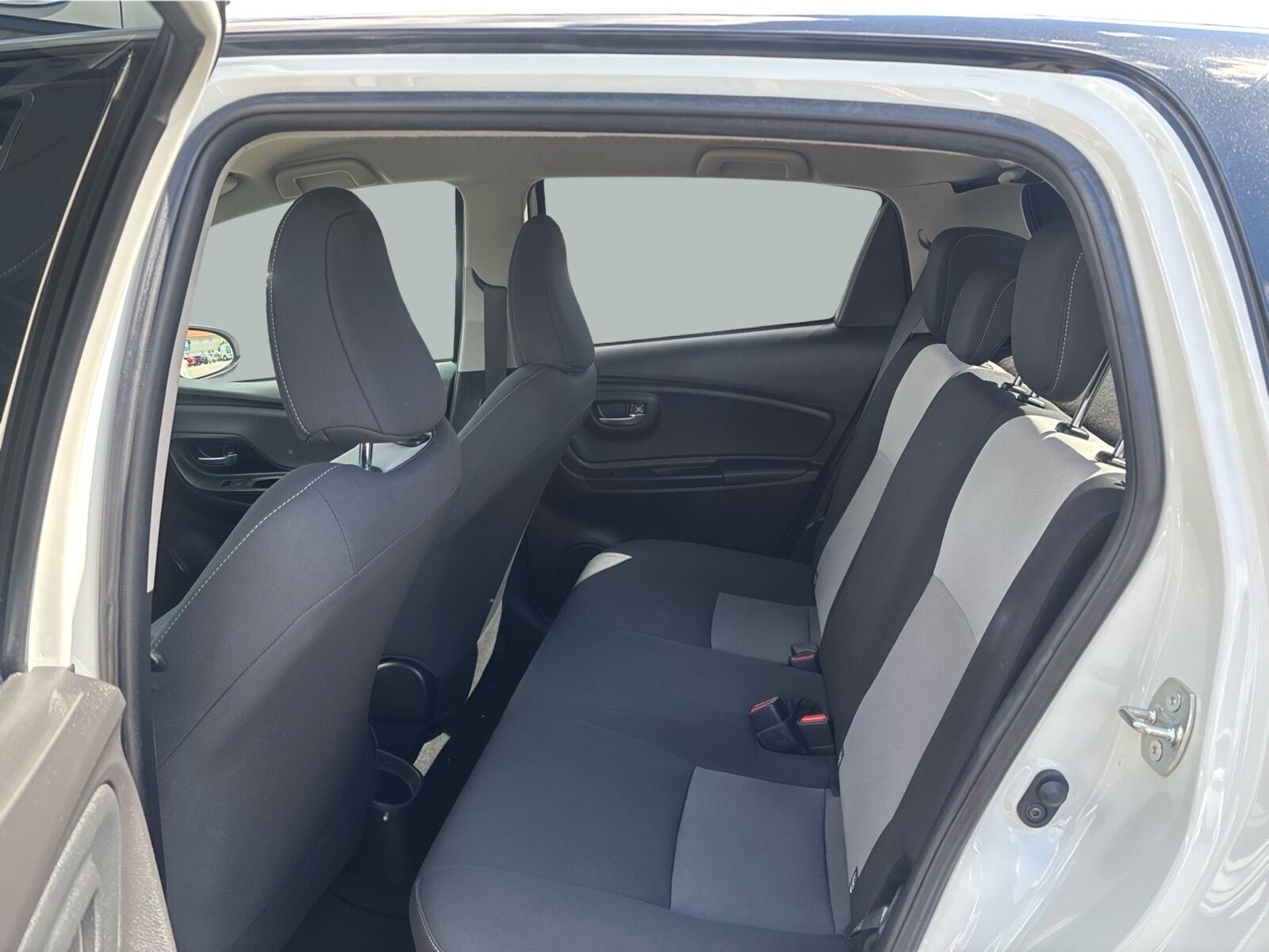 Billede af Toyota Yaris 1,5 Hybrid H3 Premiumpakke E-CVT 100HK 5d Trinl. Gear