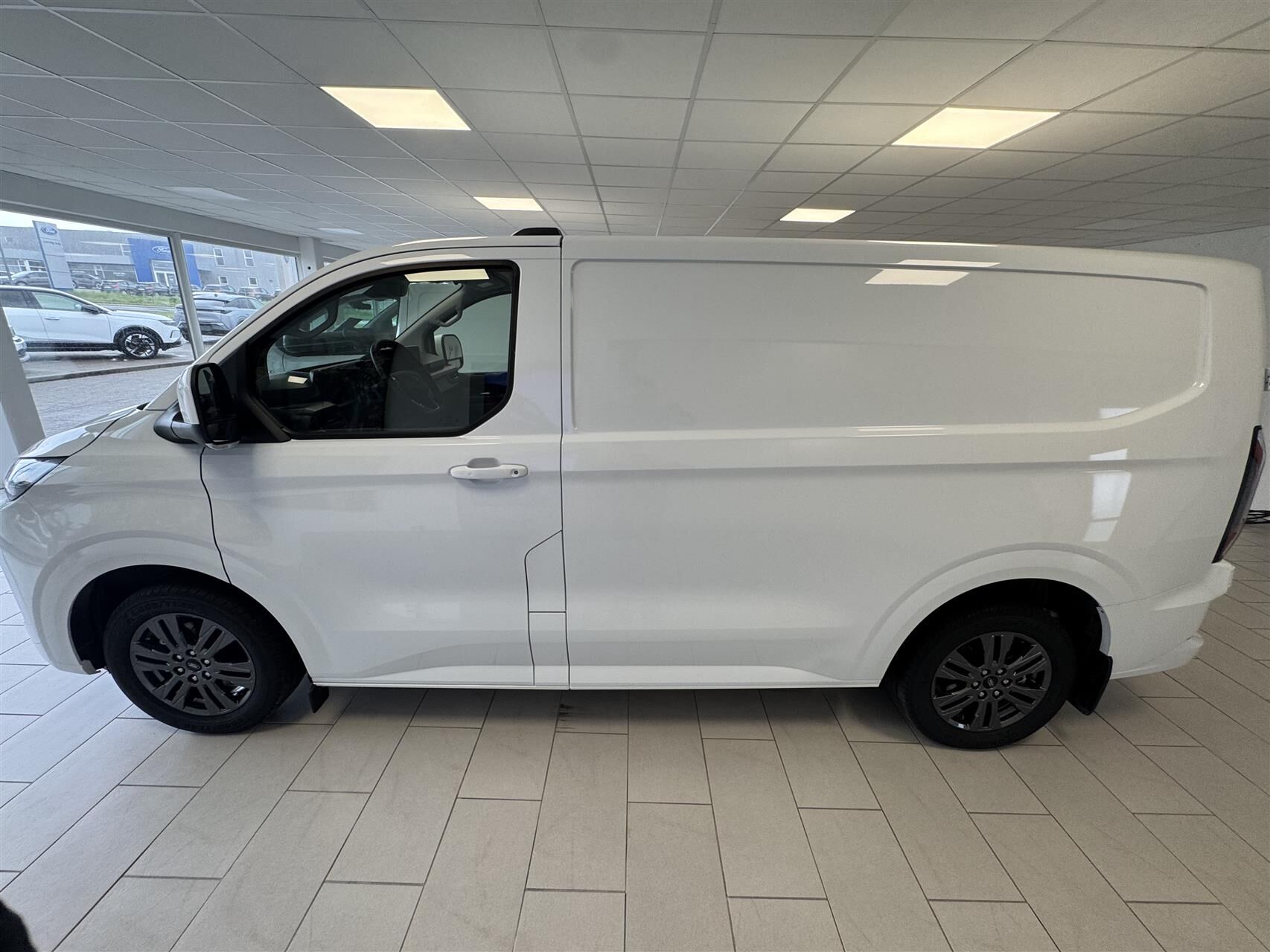Billede af Ford E-Transit Custom 320 L2H1 EL Trend 136HK Van Aut.