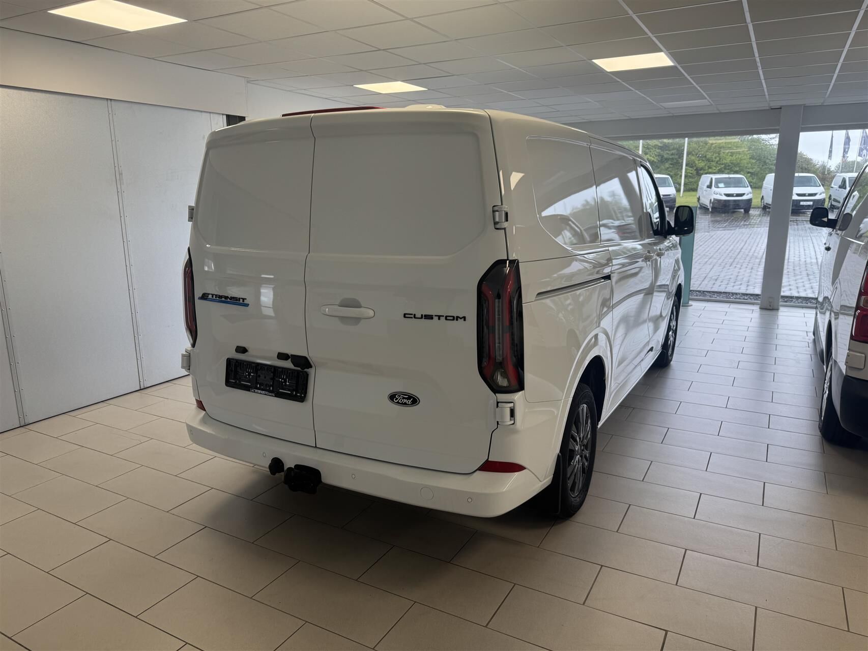 Billede af Ford E-Transit Custom 320 L2H1 EL Trend 136HK Van Aut.