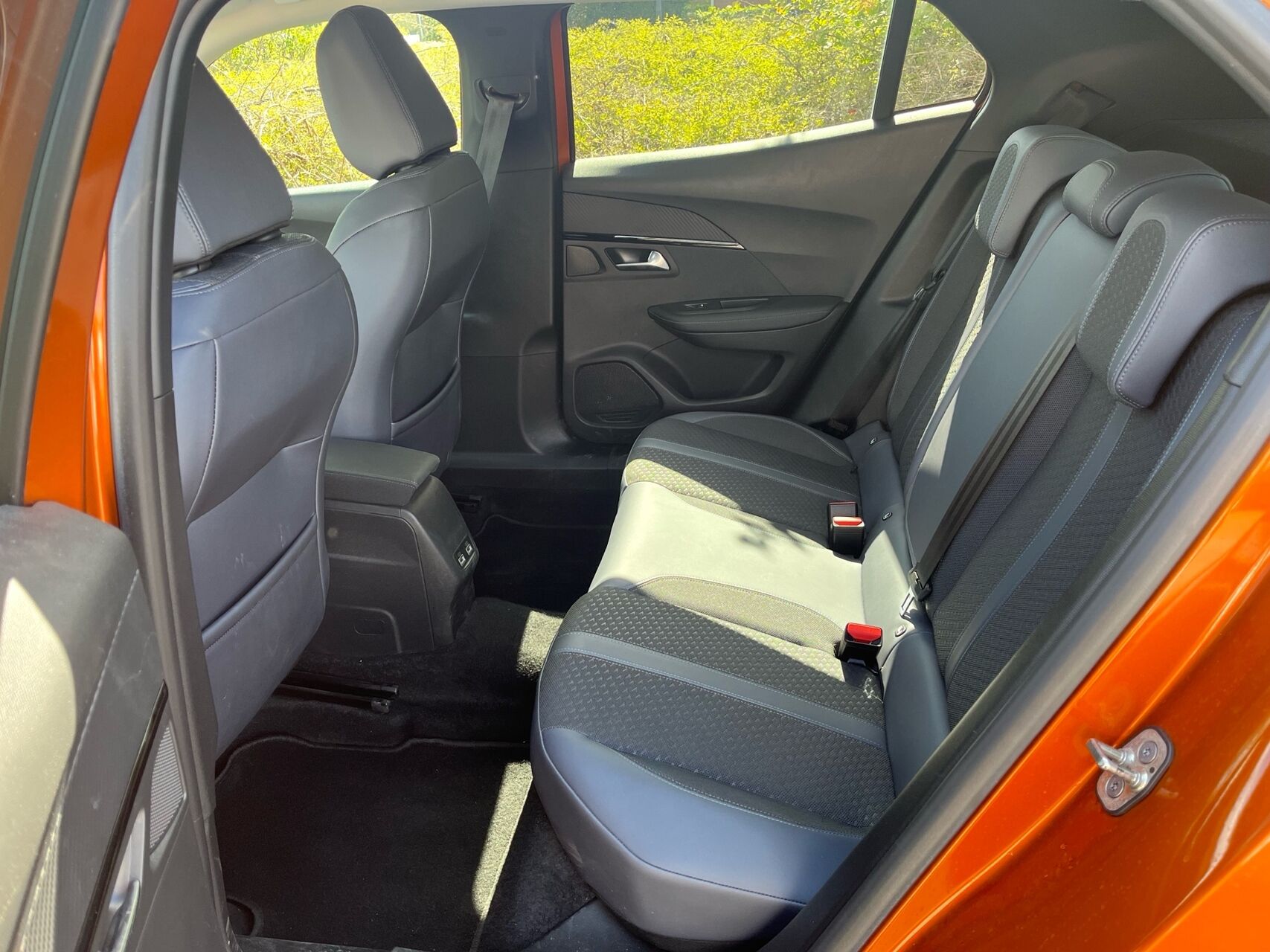 Billede af Peugeot 2008 1,2 PureTech Allure Pack EAT8 130HK 5d 8g Aut.