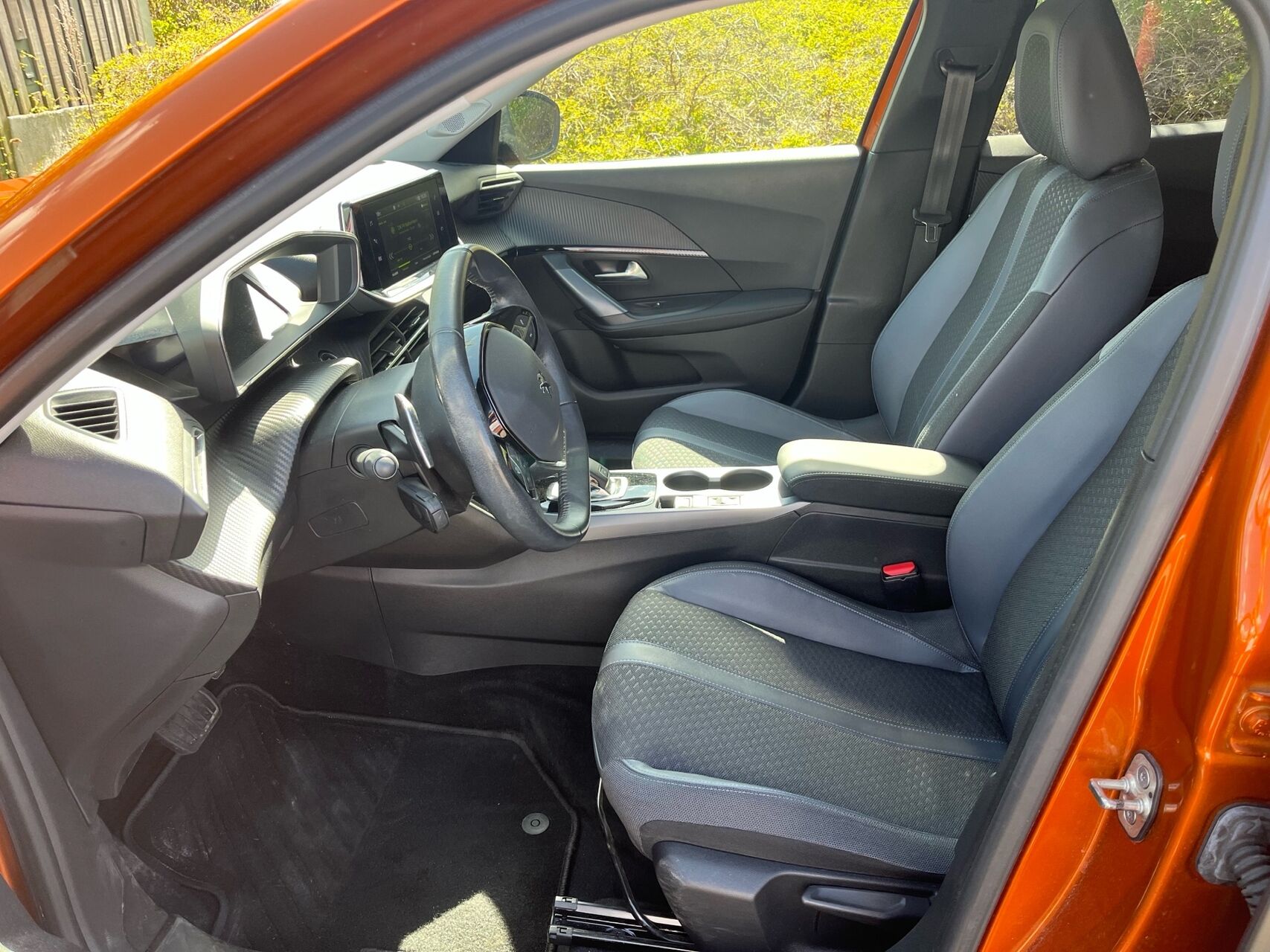 Billede af Peugeot 2008 1,2 PureTech Allure Pack EAT8 130HK 5d 8g Aut.