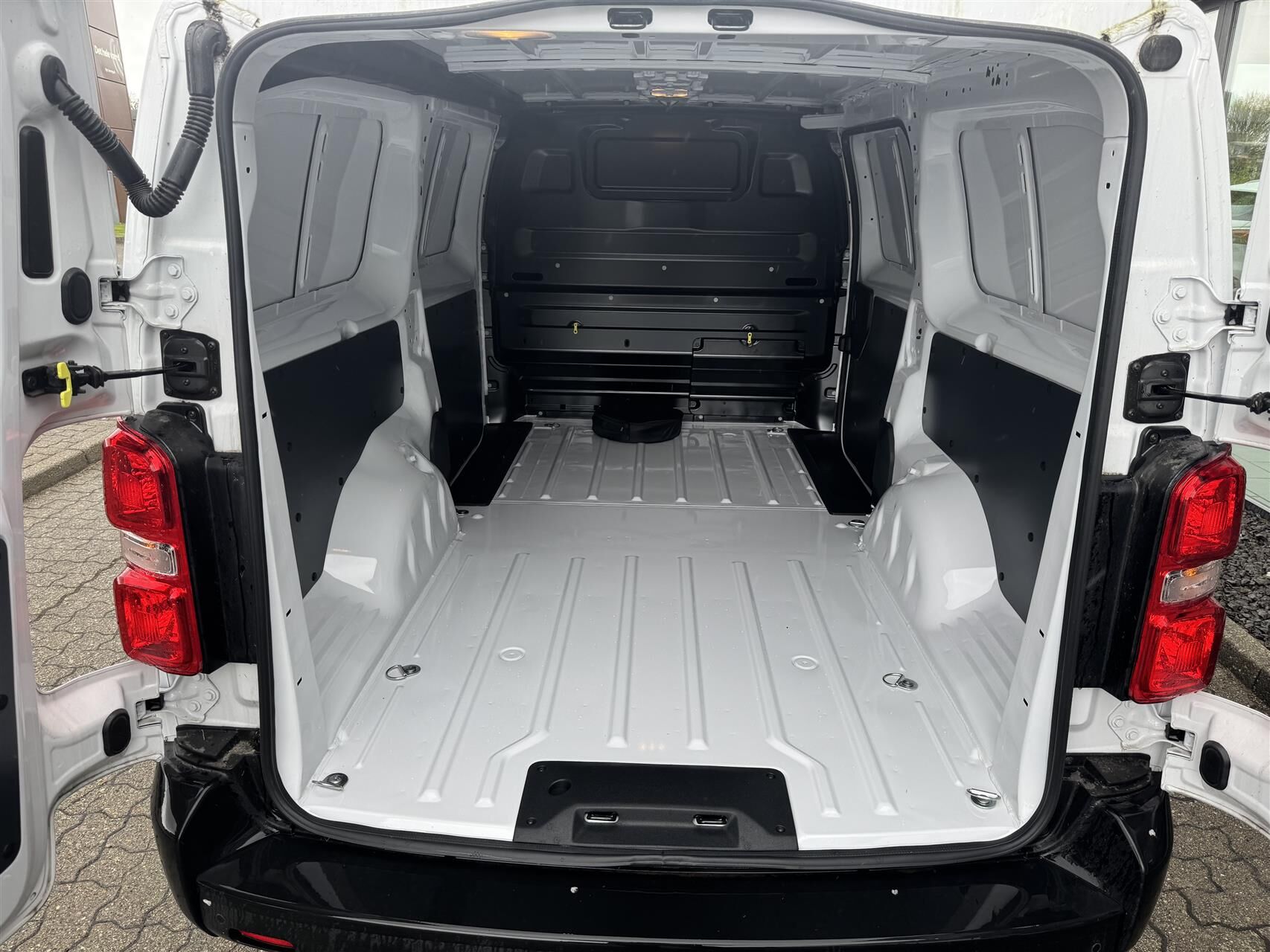 Billede af Peugeot e-Expert L3 EL Plus Limited 136HK Van Aut.