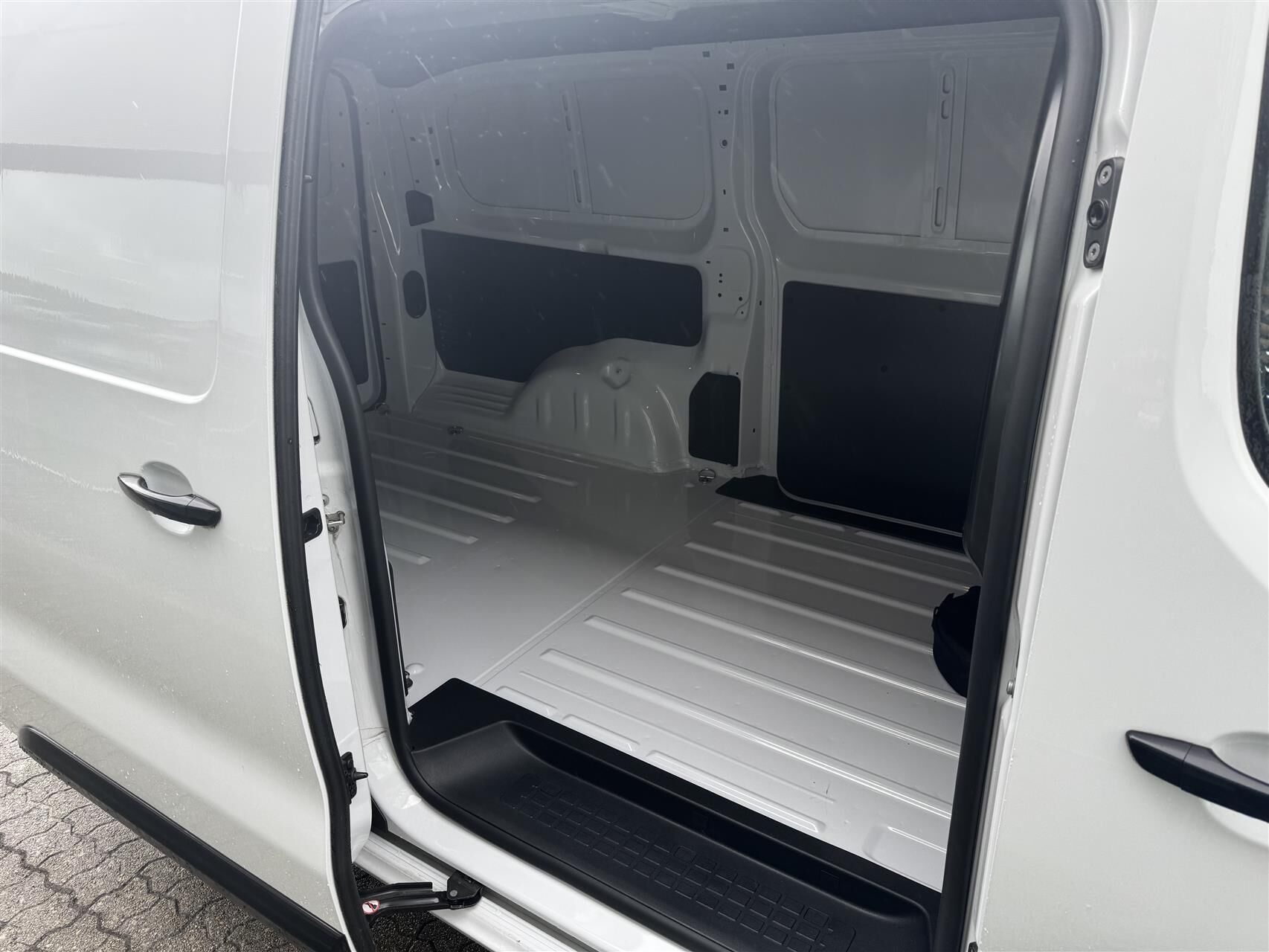 Billede af Peugeot e-Expert L3 EL Plus Limited 136HK Van Aut.