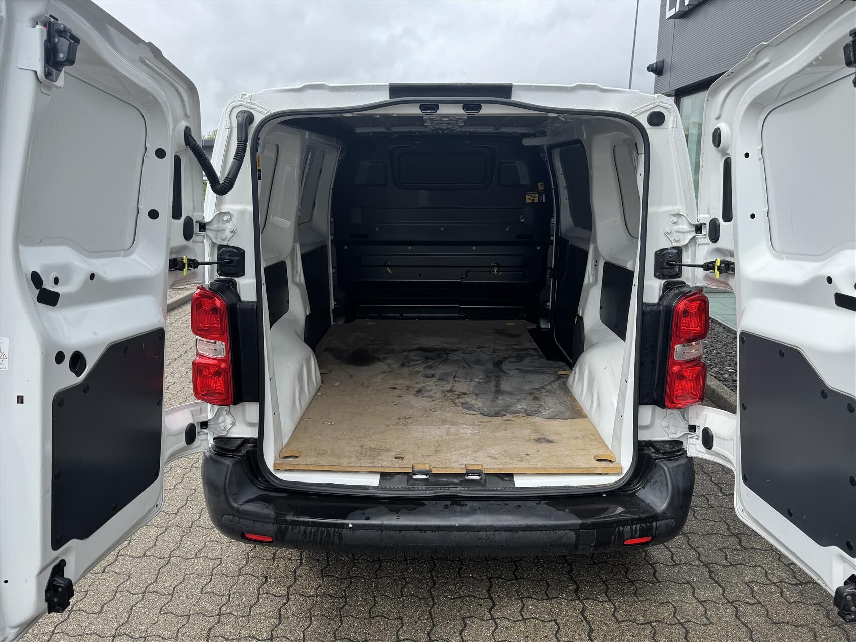 Billede af Peugeot e-Expert L2 EL Plus 136HK Van Aut.