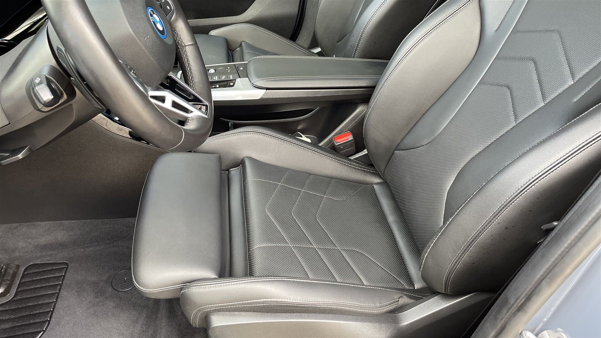 Billede af BMW iX1 xDrive30 Fully Charged 4x4 313HK 5d Aut.