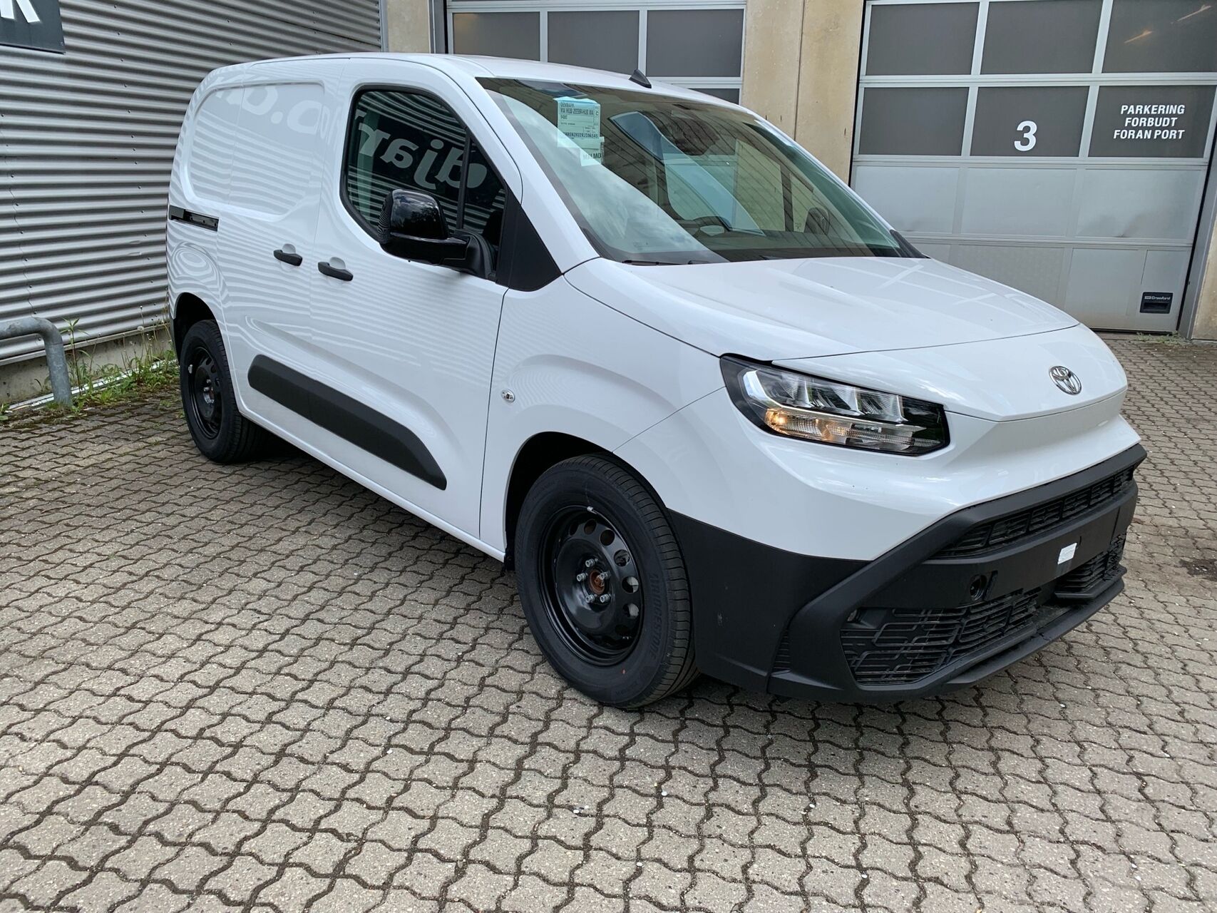 Billede af Toyota Proace City 50 kWh (136 hk) Medium/To skydedøre aut. gear Comfort Master