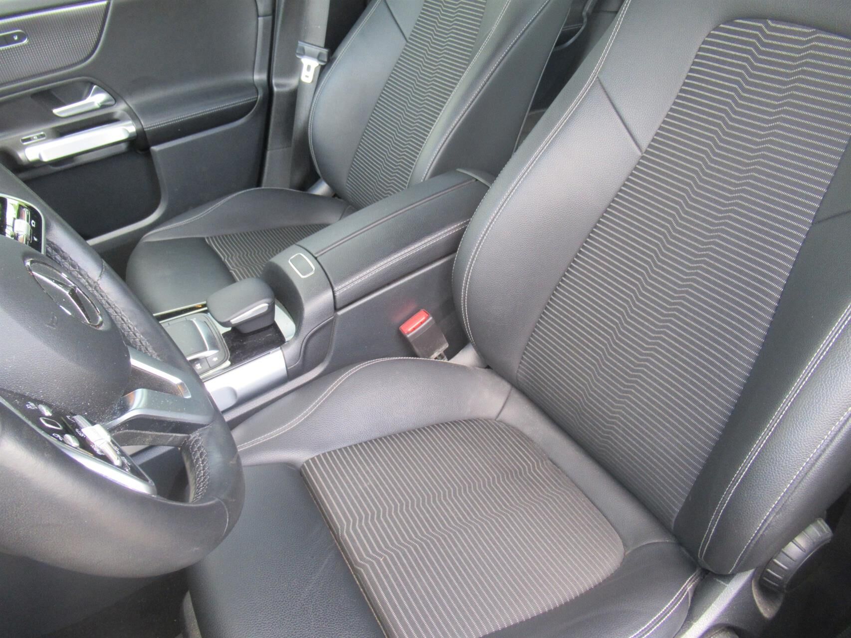 Billede af Mercedes-Benz GLB220 d 2,0 CDI 8G-DCT 190HK 5d 8g Aut.