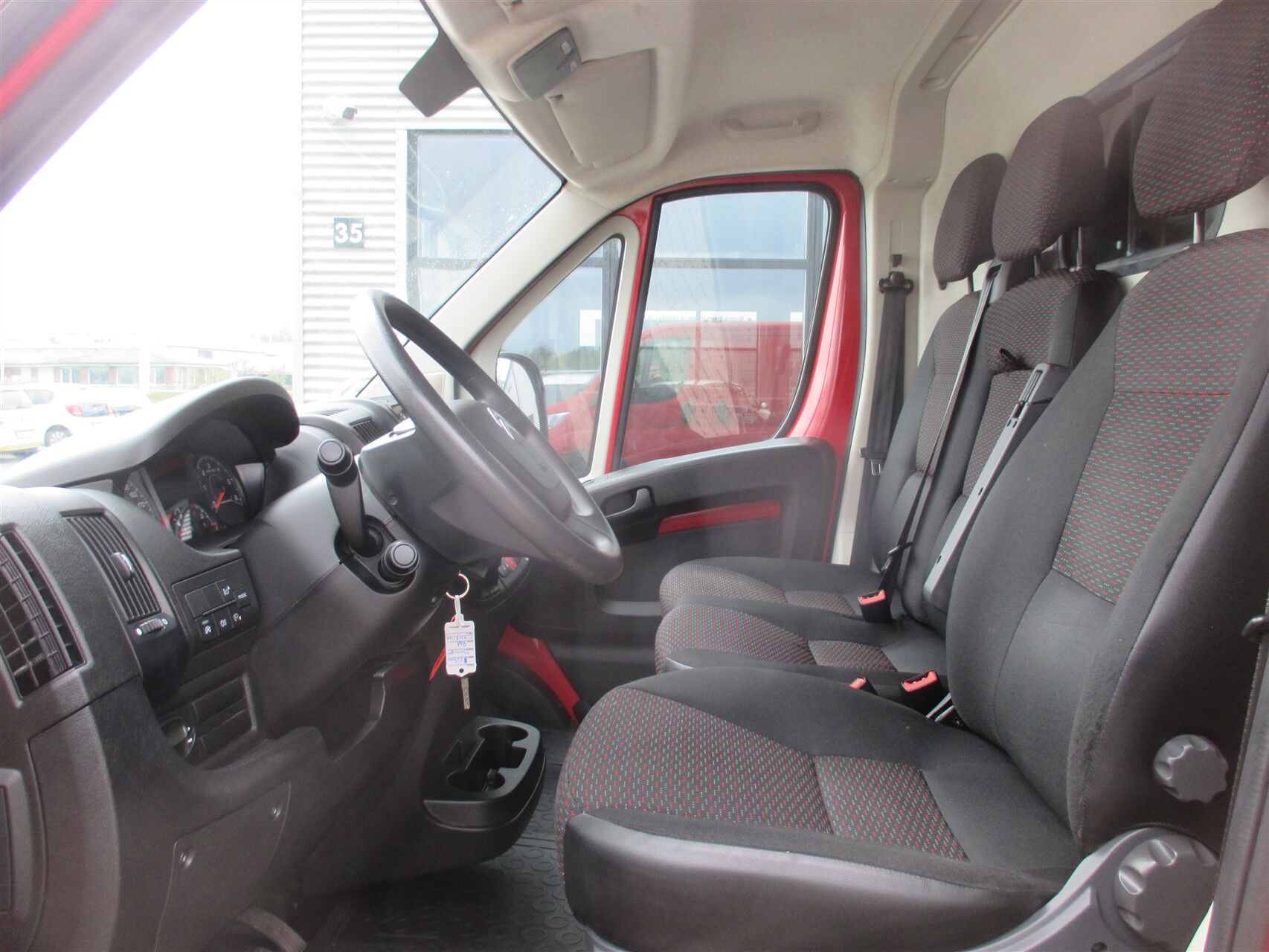 Billede af Citroën Jumper 30 L1H1 2,2 Blue HDi Flexline start/stop 120HK Van