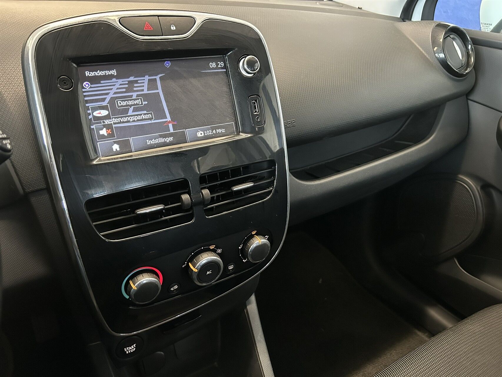 Billede af Renault Clio Sport Tourer 0,9 TCE Expression Energy 90HK Stc