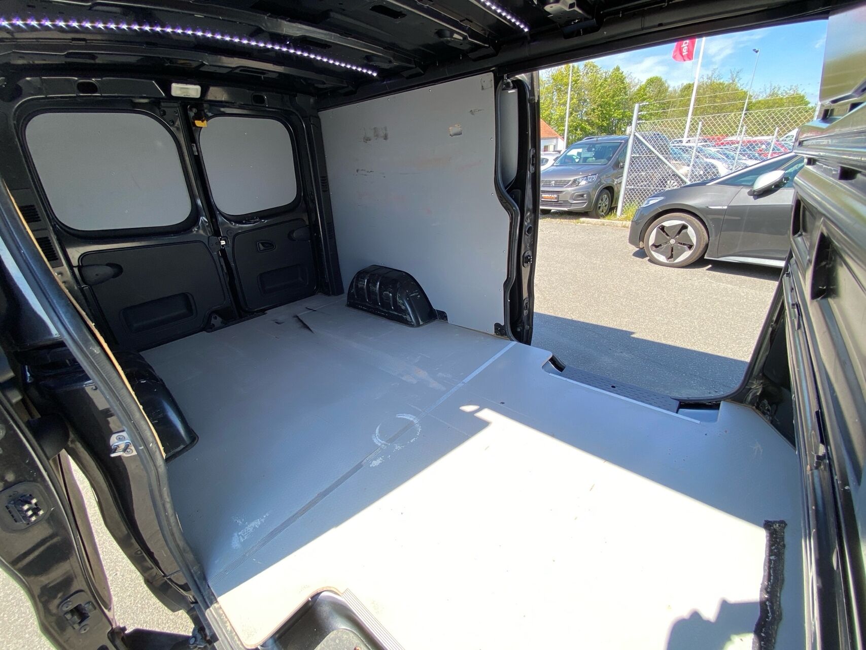 Billede af Renault Trafic T29 L2H1 2,0 DCI 170HK Van 6g Aut.