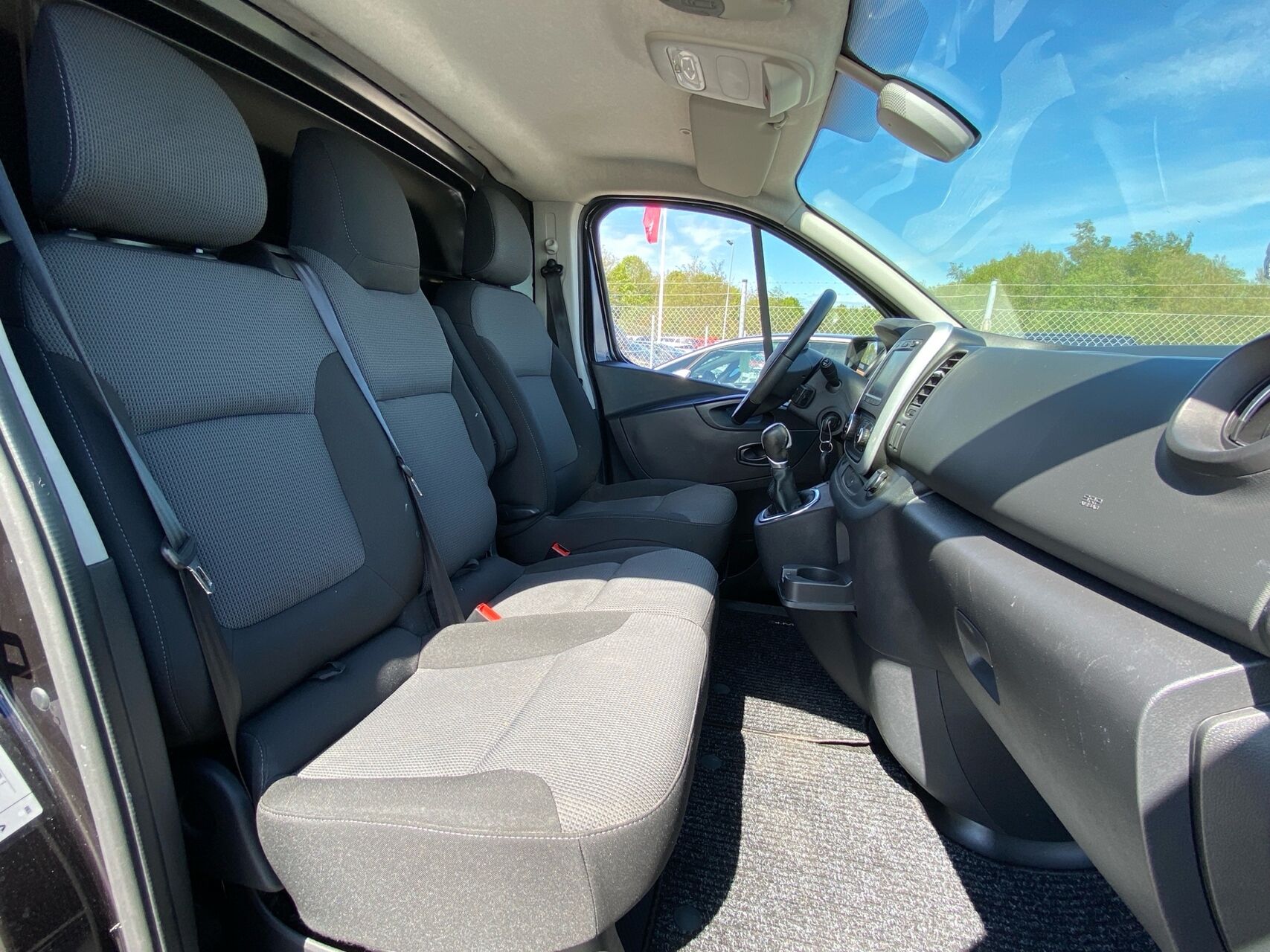 Billede af Renault Trafic T29 L2H1 2,0 DCI 170HK Van 6g Aut.