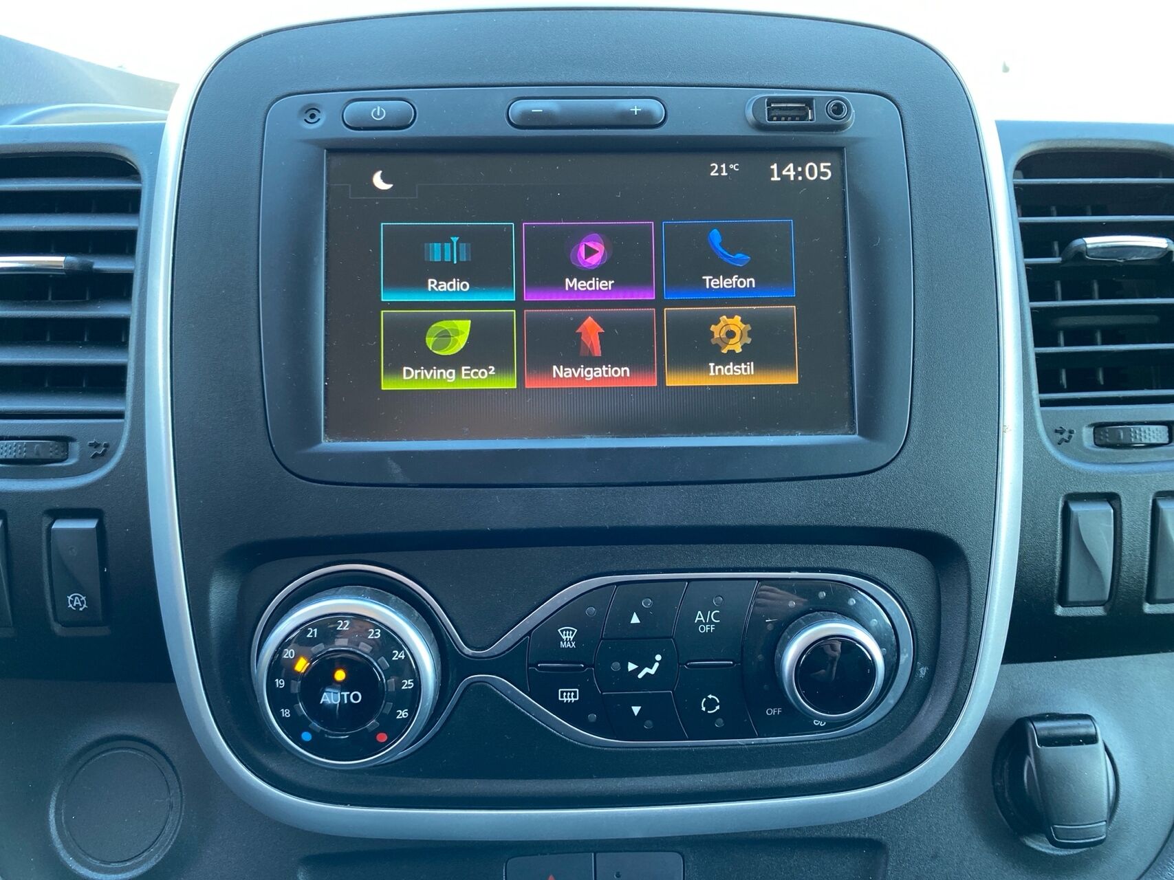 Billede af Renault Trafic T29 L2H1 2,0 DCI 170HK Van 6g Aut.