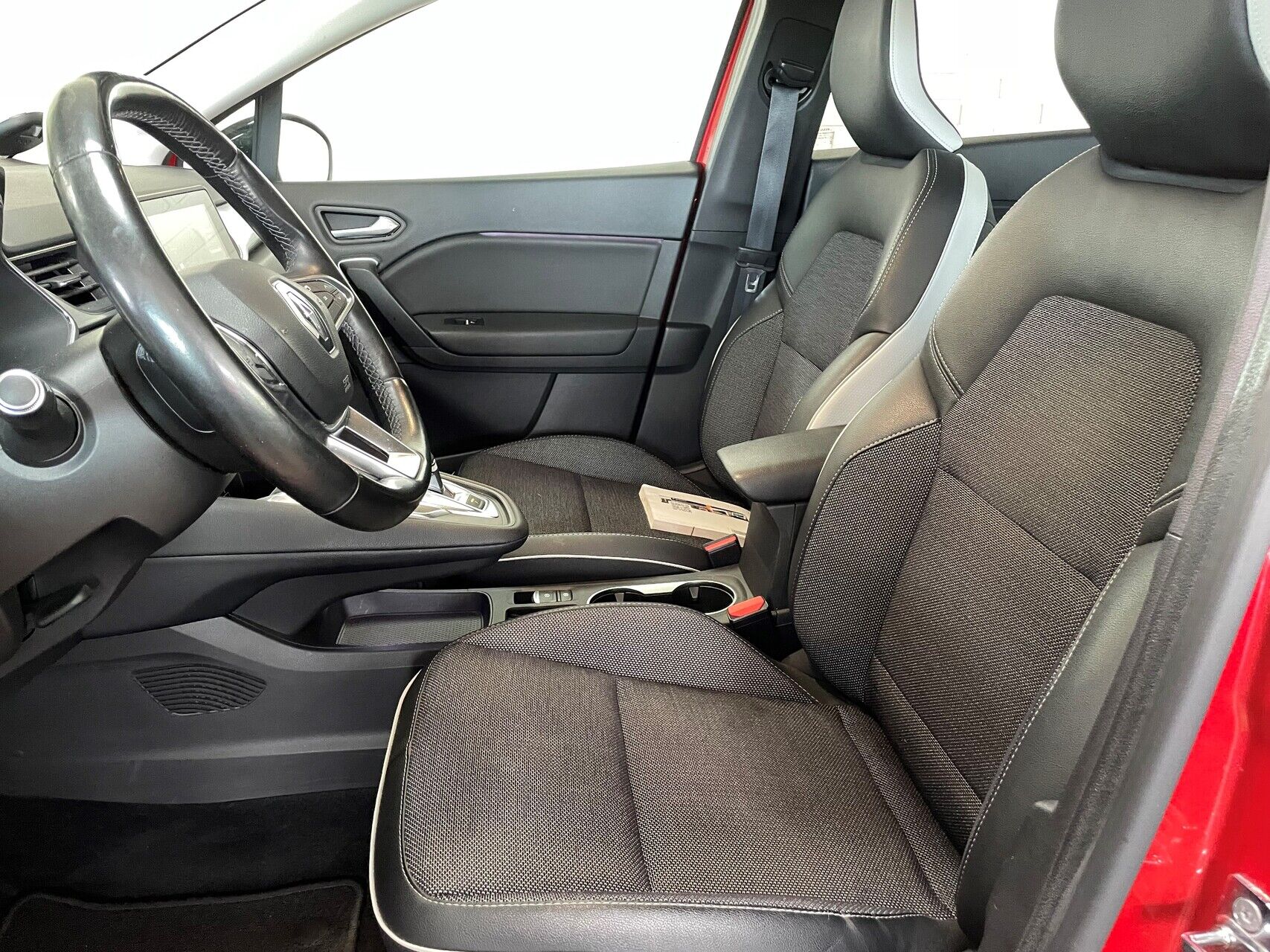 Billede af Renault Captur 1,6 E-TECH  Plugin-hybrid Intens 160HK 5d Aut.