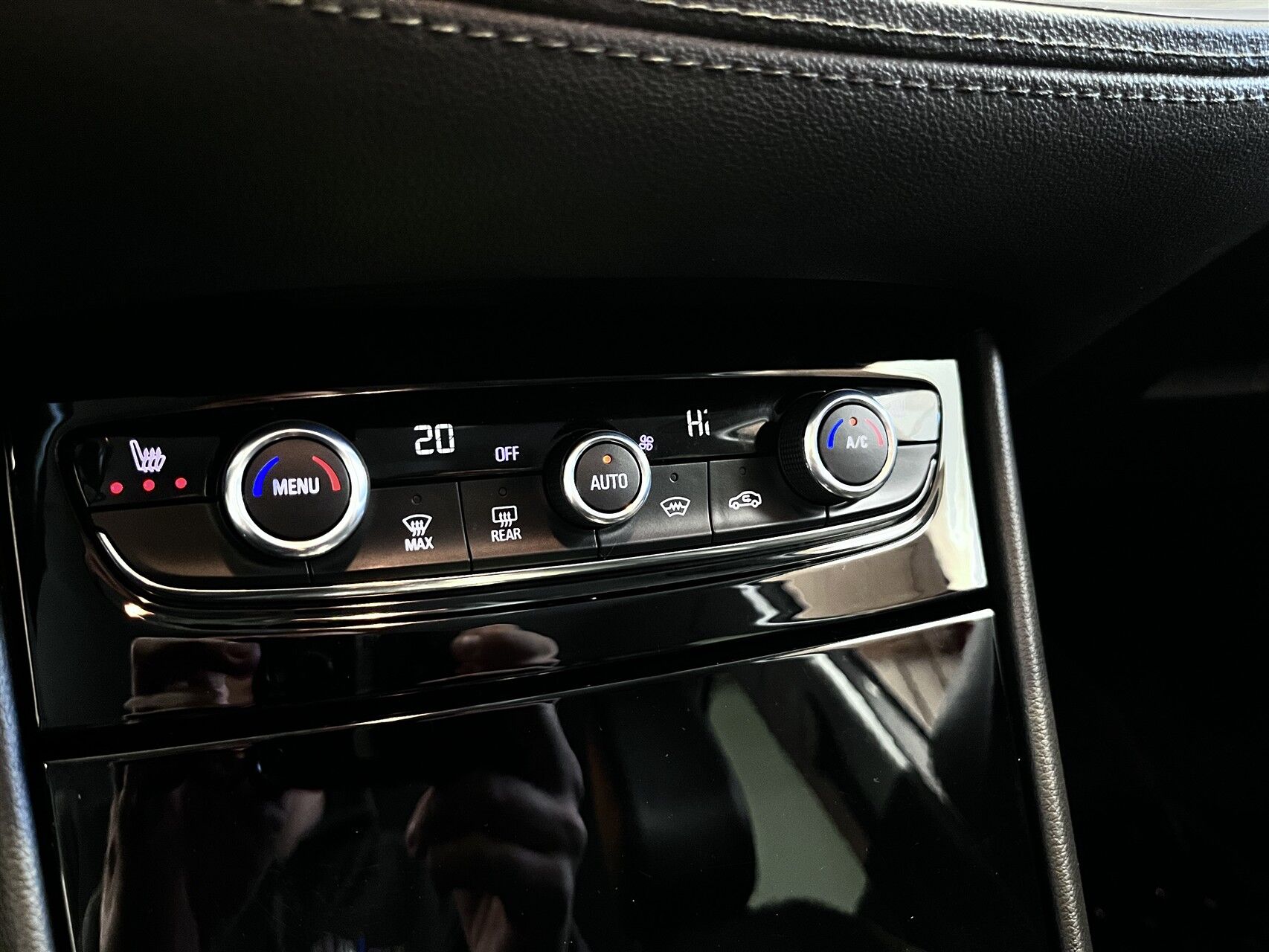 Billede af Opel Grandland X 1,6 PHEV  Plugin-hybrid Cosmo Prestige Pack 225HK 5d 8g Aut.
