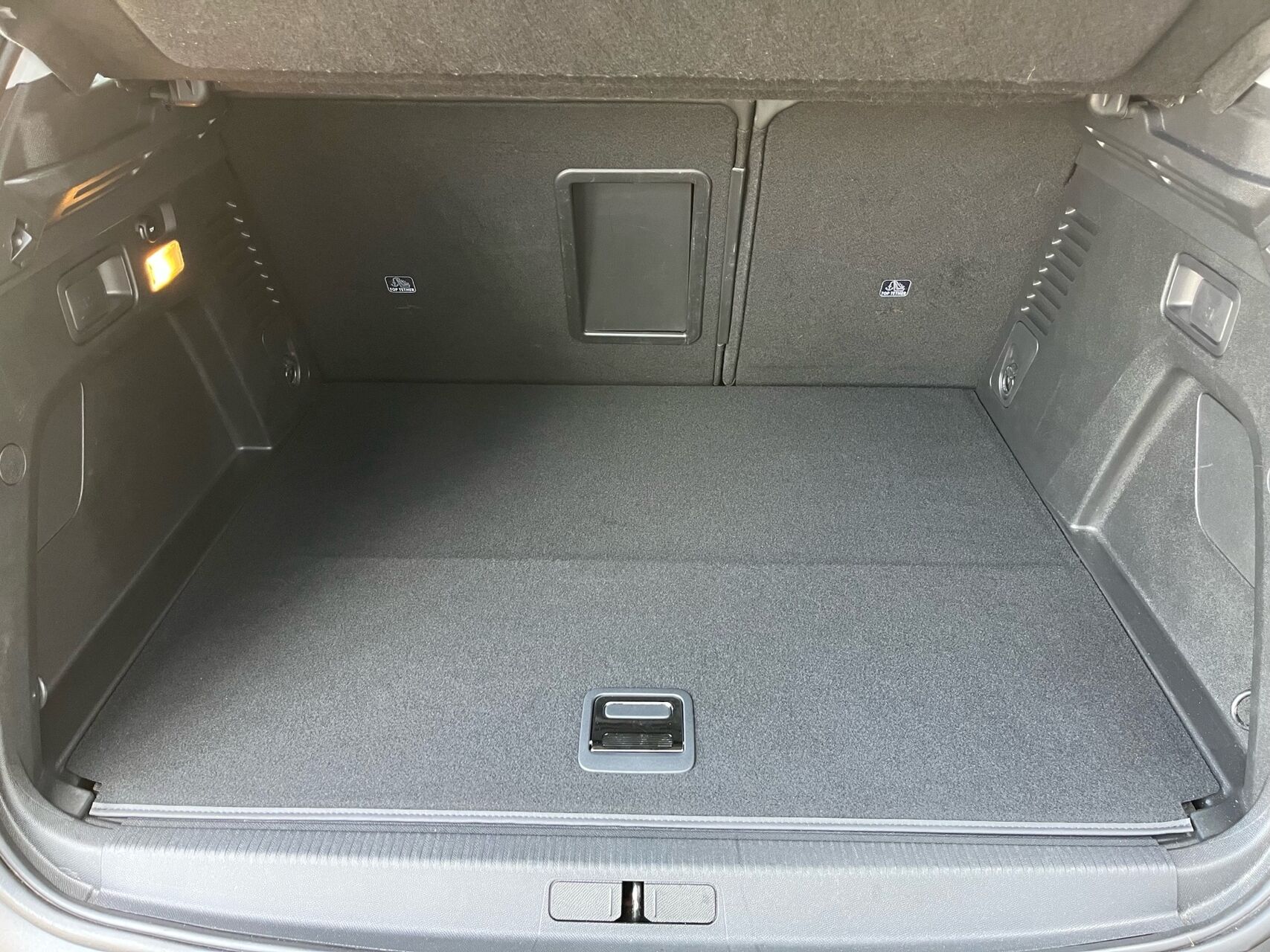 Billede af Peugeot 3008 1,6 PureTech  Plugin-hybrid Allure LTD EAT8 225HK 5d 8g Aut.