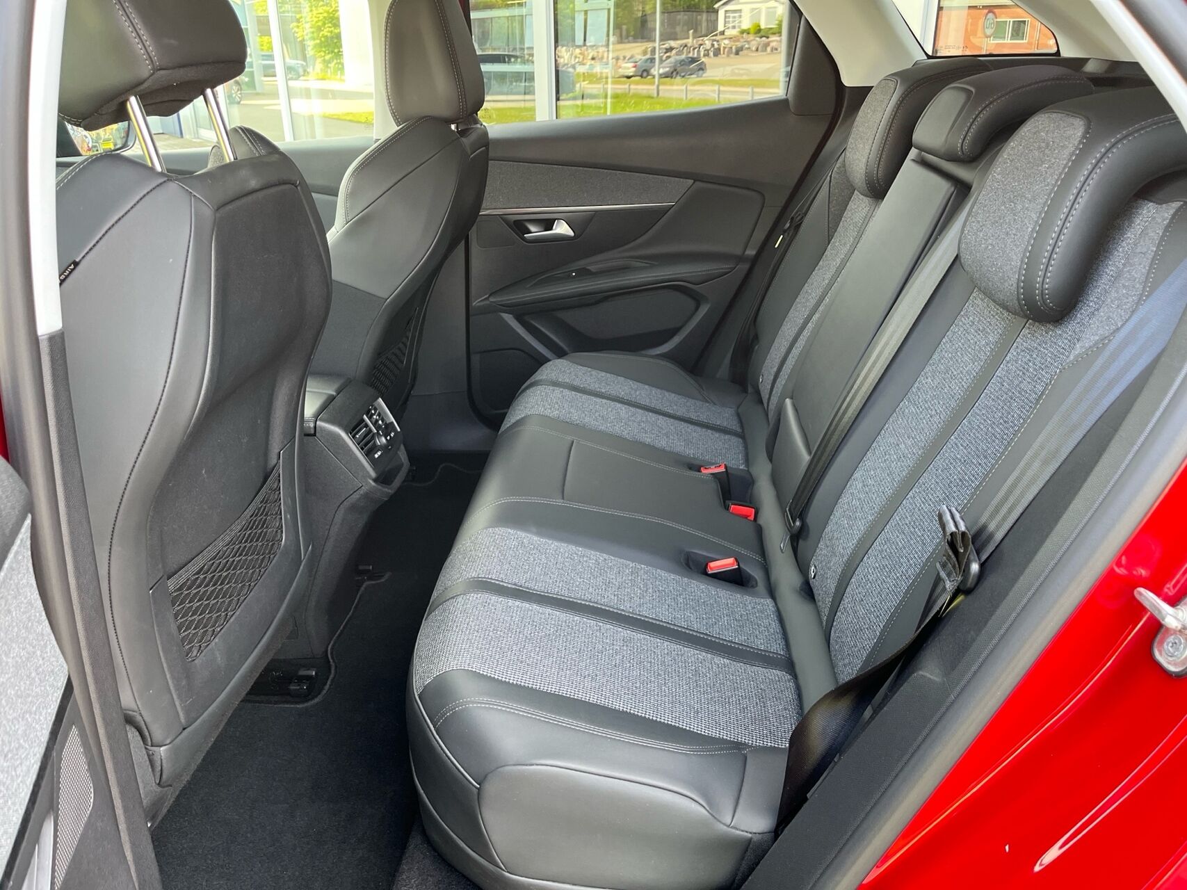 Billede af Peugeot 3008 1,6 PureTech  Plugin-hybrid Allure LTD EAT8 225HK 5d 8g Aut.