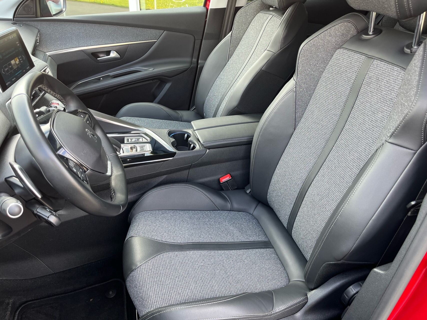 Billede af Peugeot 3008 1,6 PureTech  Plugin-hybrid Allure LTD EAT8 225HK 5d 8g Aut.