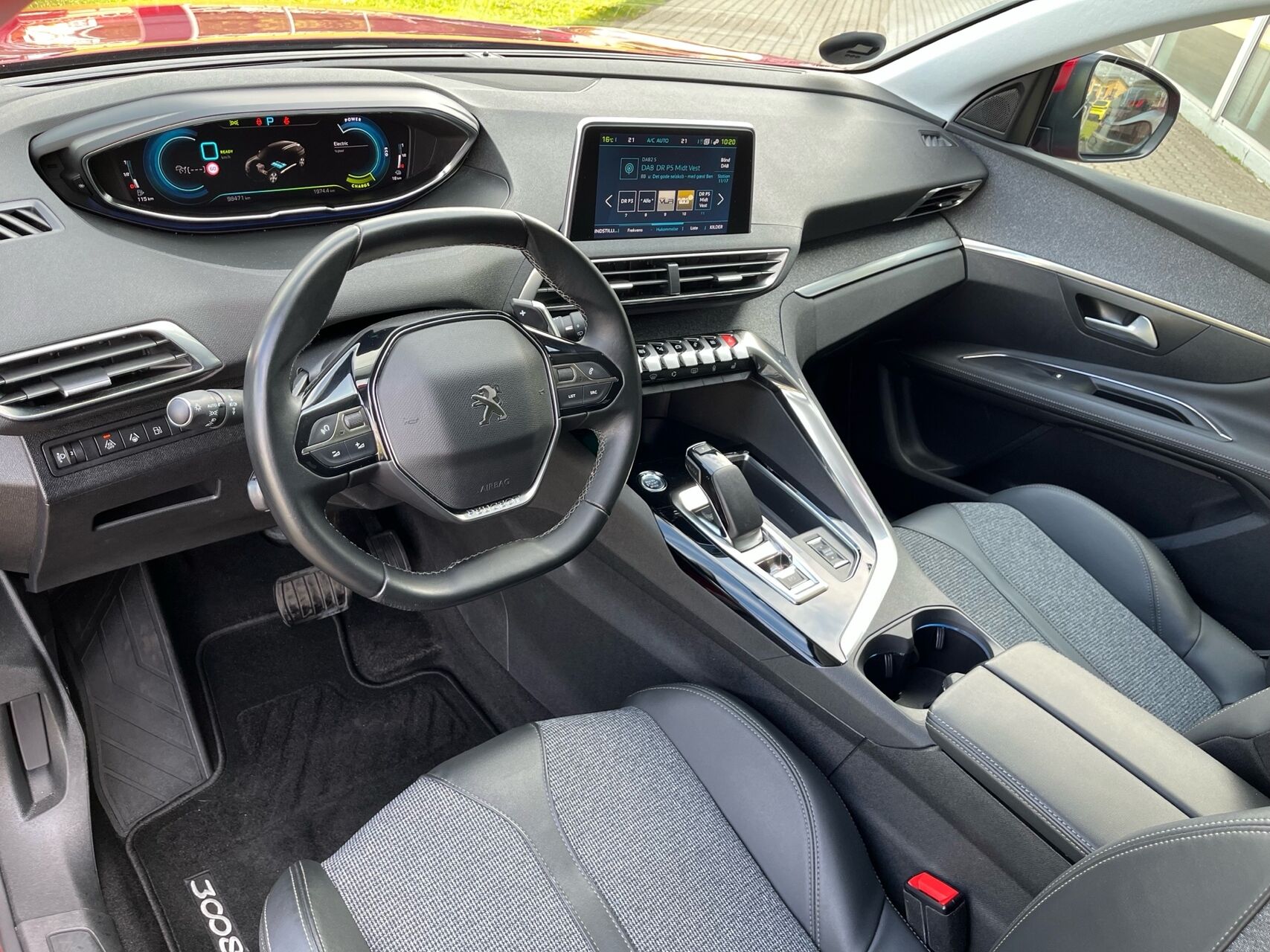 Billede af Peugeot 3008 1,6 PureTech  Plugin-hybrid Allure LTD EAT8 225HK 5d 8g Aut.