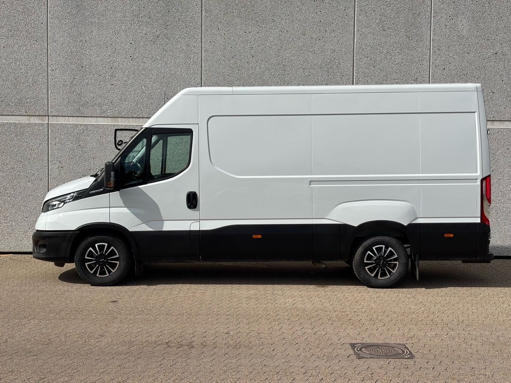 Billede af Iveco Daily 35S16 12m3 2,3 D Forza+ Hi-Matic 156HK Van 8g Aut.