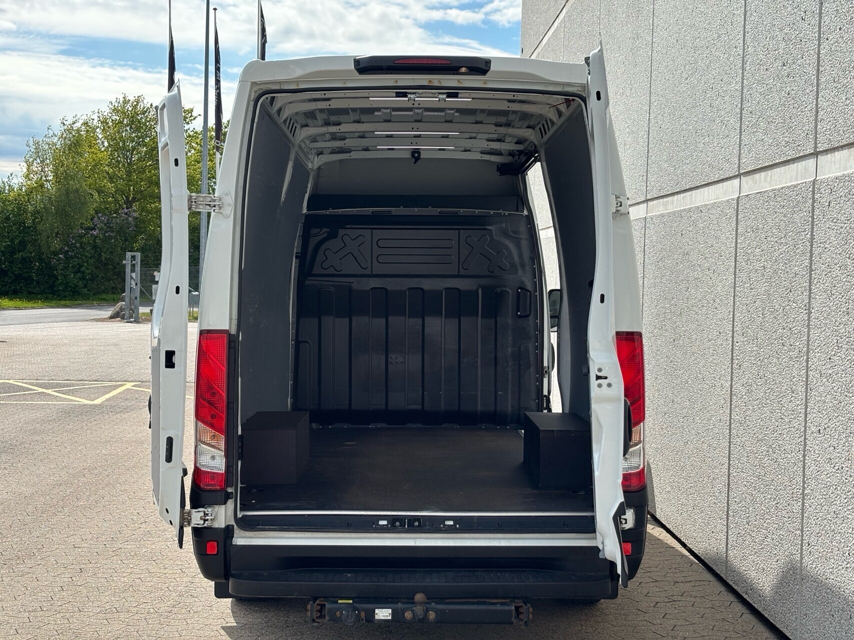 Billede af Iveco Daily 35S16 12m3 2,3 D Forza+ Hi-Matic 156HK Van 8g Aut.