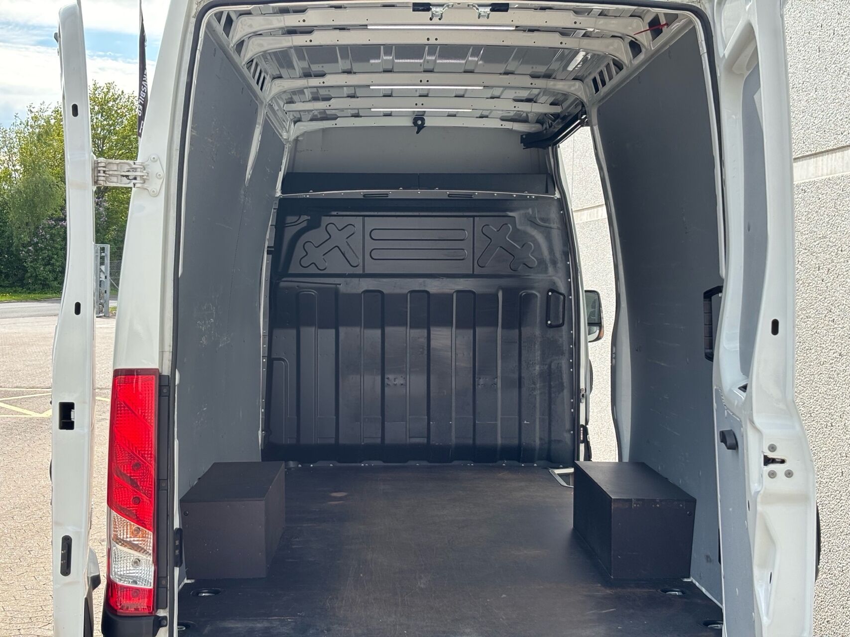 Billede af Iveco Daily 35S16 12m3 2,3 D Forza+ Hi-Matic 156HK Van 8g Aut.